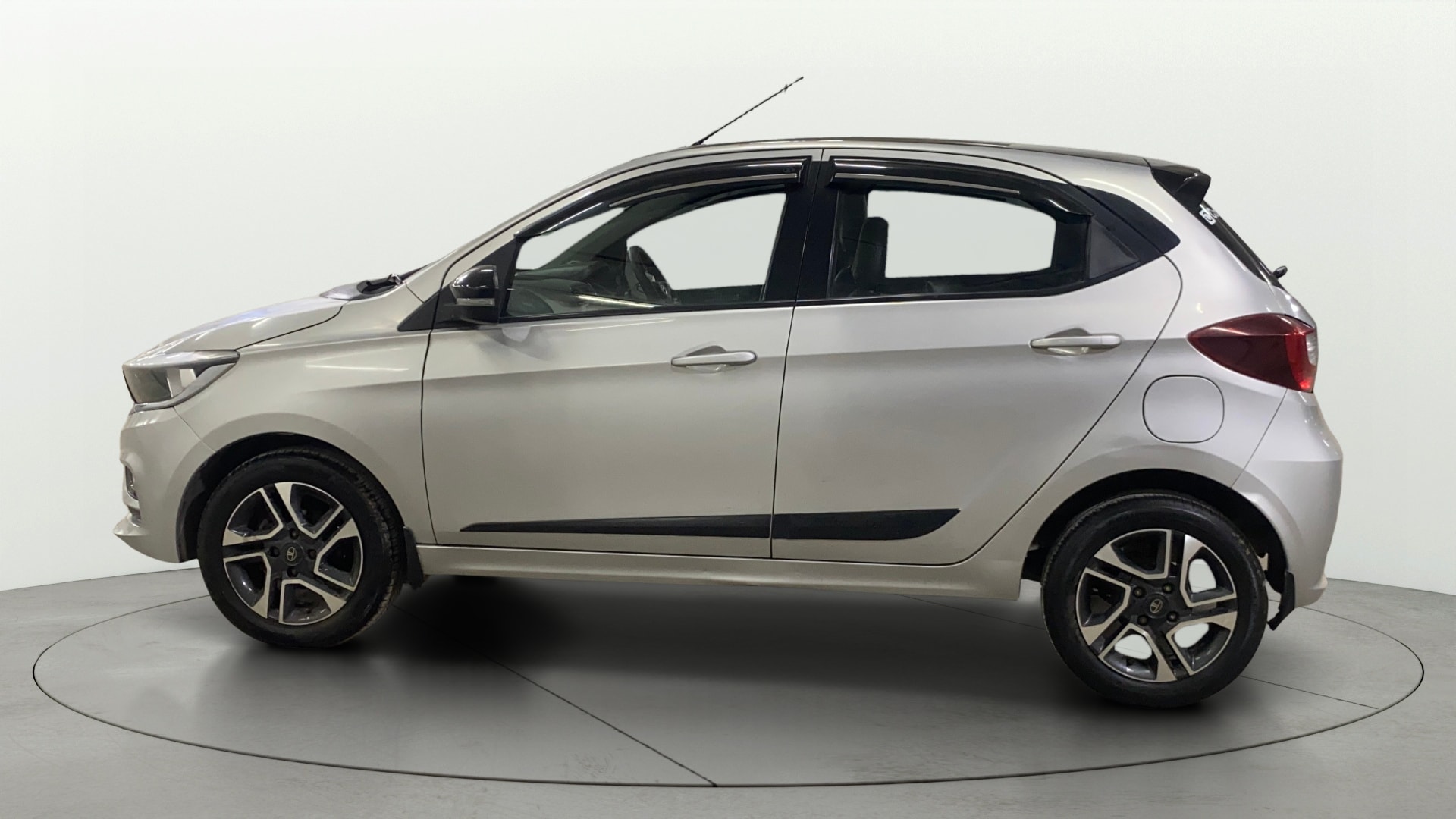 View 2020 Tata Tiago Revotorq XB Image 5 Used 2020 Tata Tiago Revotorq XB Image 5