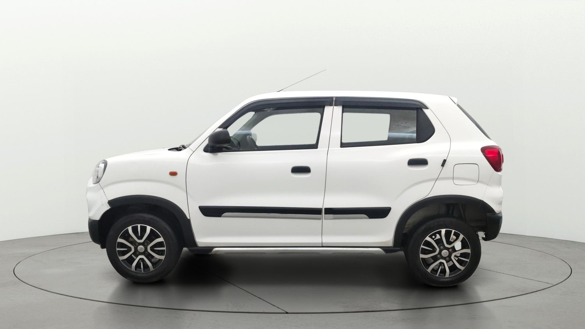 View 2022 Maruti Suzuki 1000 Base Variant Image 5 Used 2022 Maruti Suzuki 1000 Base Variant Image 5