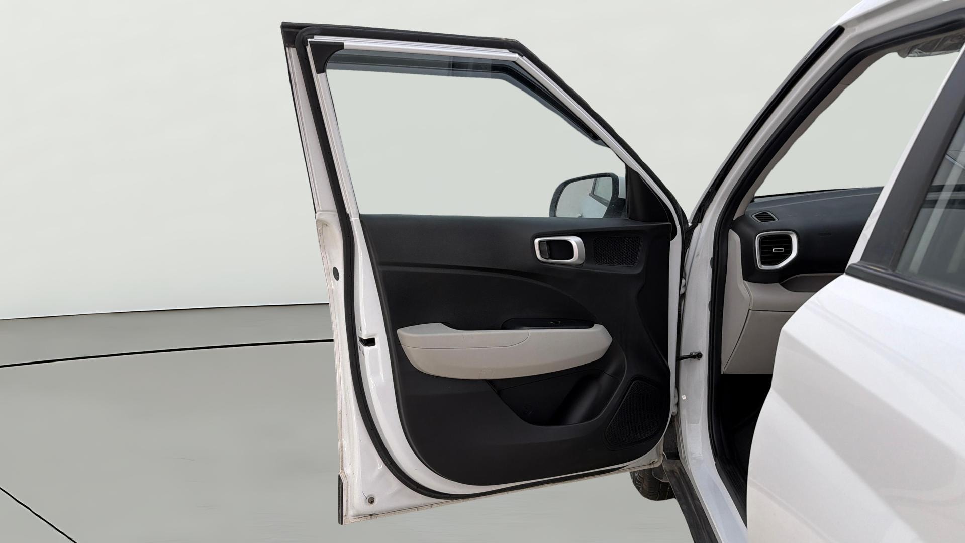 View 2025 Hyundai Venue S 1.2 Petrol Image 31 Used 2025 Hyundai Venue S 1.2 Petrol Image 31