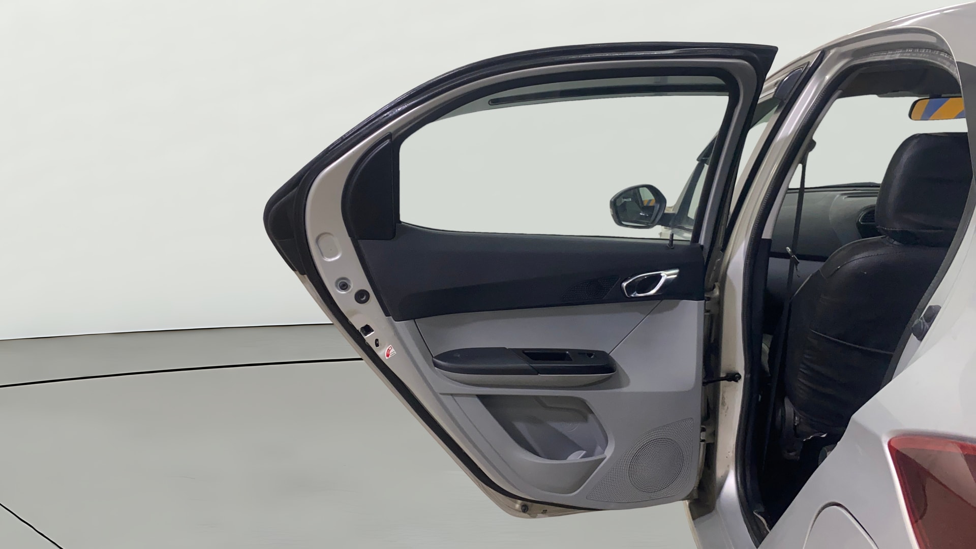 View 2020 Tata Tiago Revotorq XB Image 22 Used 2020 Tata Tiago Revotorq XB Image 22