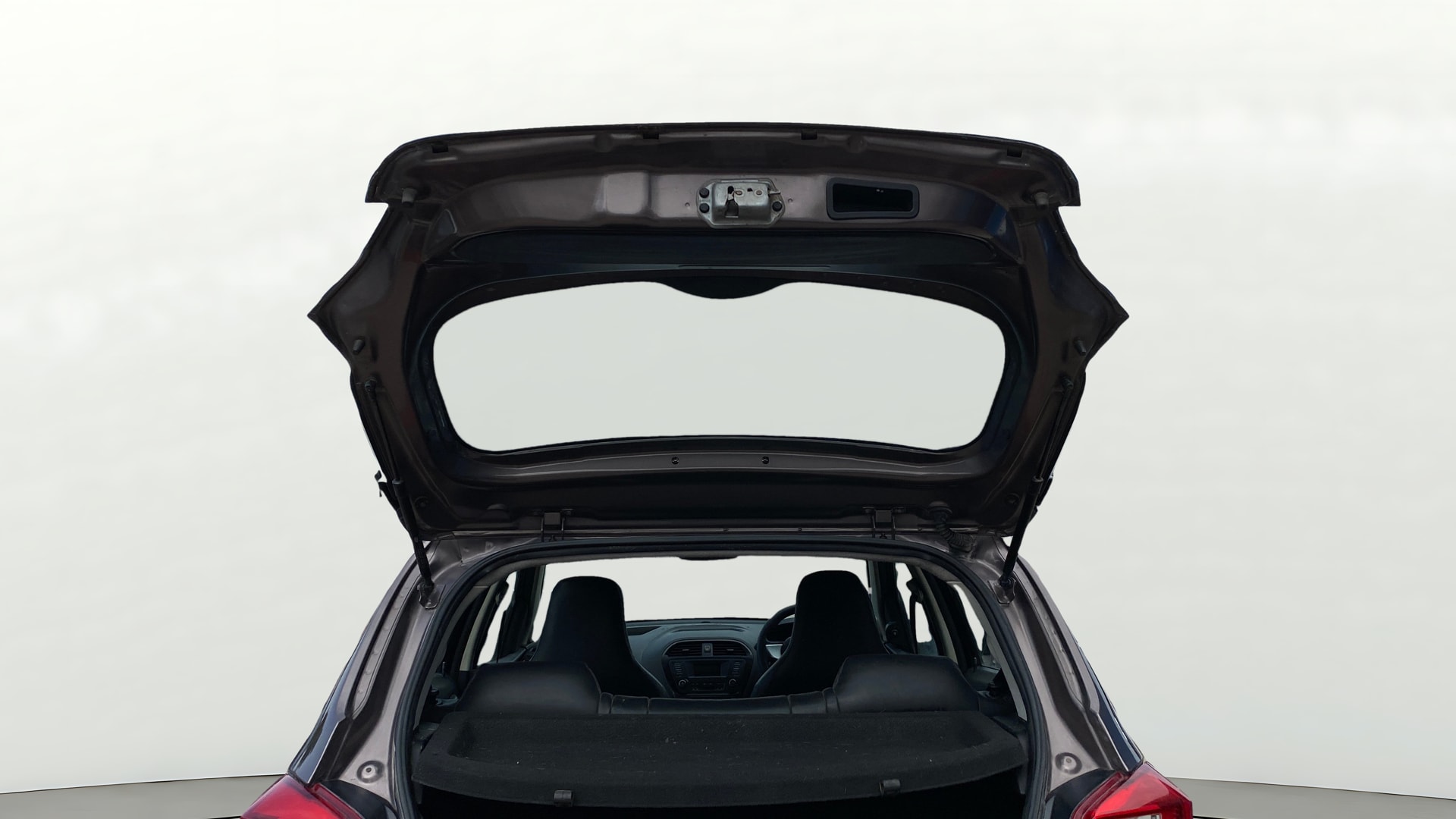 View 2017 Tata Tiago Revotorq XB Image 16 Used 2017 Tata Tiago Revotorq XB Image 16