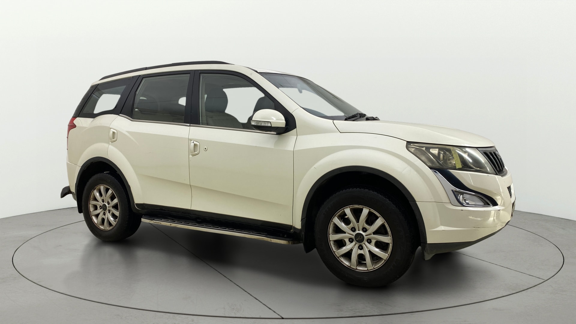 View 2015 Mahindra XUV500 W10 FWD Image 24 Used 2015 Mahindra XUV500 W10 FWD Image 24