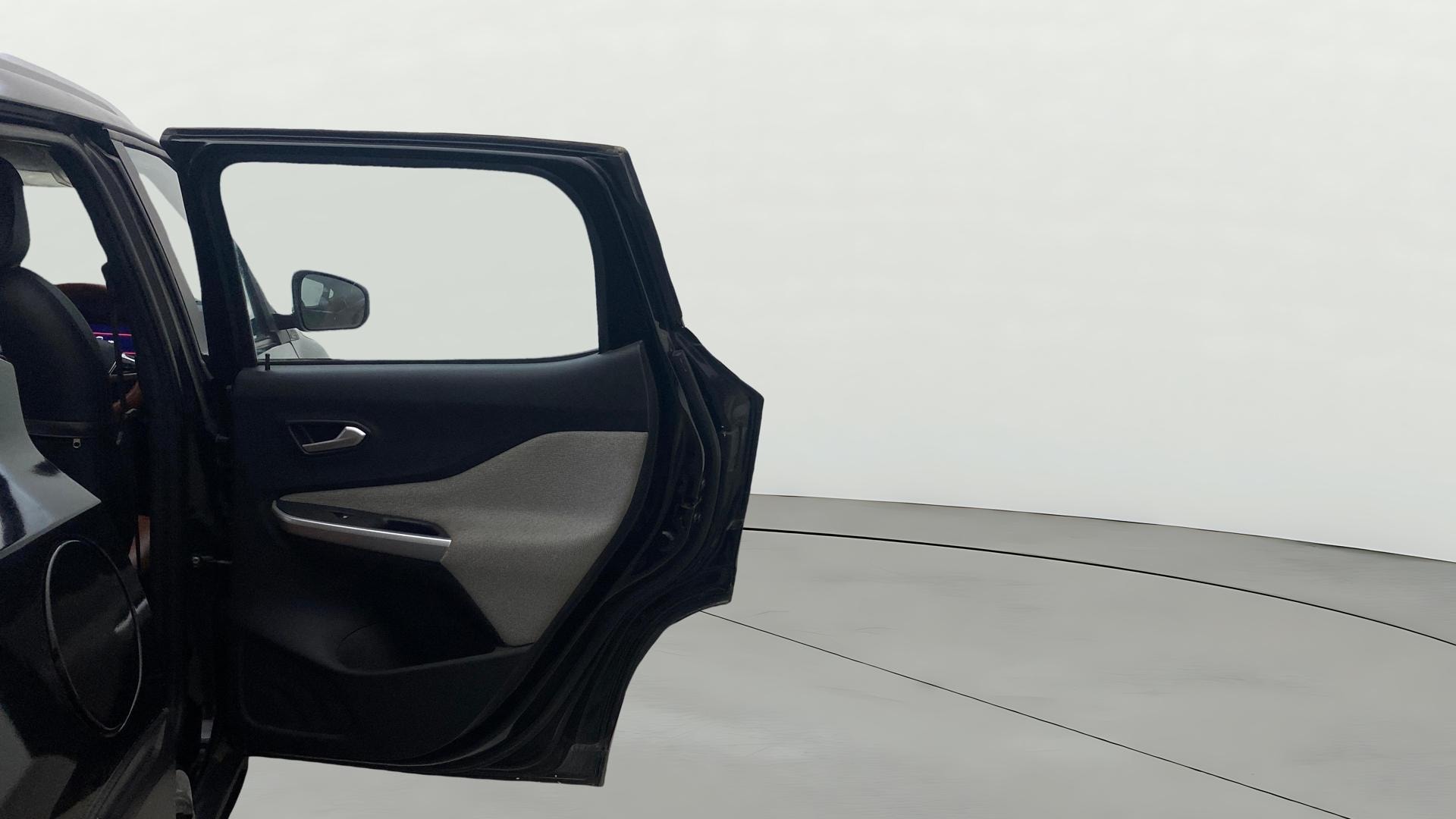 View 2022 Nissan Magnite XV Image 7 Used 2022 Nissan Magnite XV Image 7