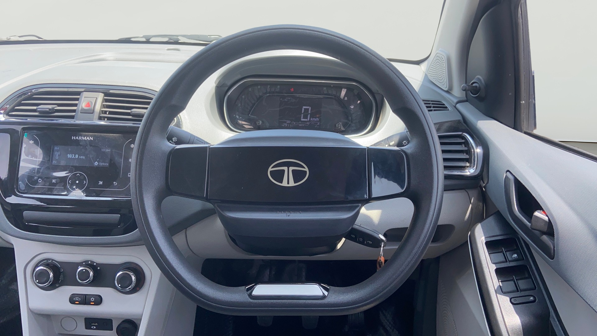 View 2025 Tata Tiago Revotorq XB Image 20 Used 2025 Tata Tiago Revotorq XB Image 20