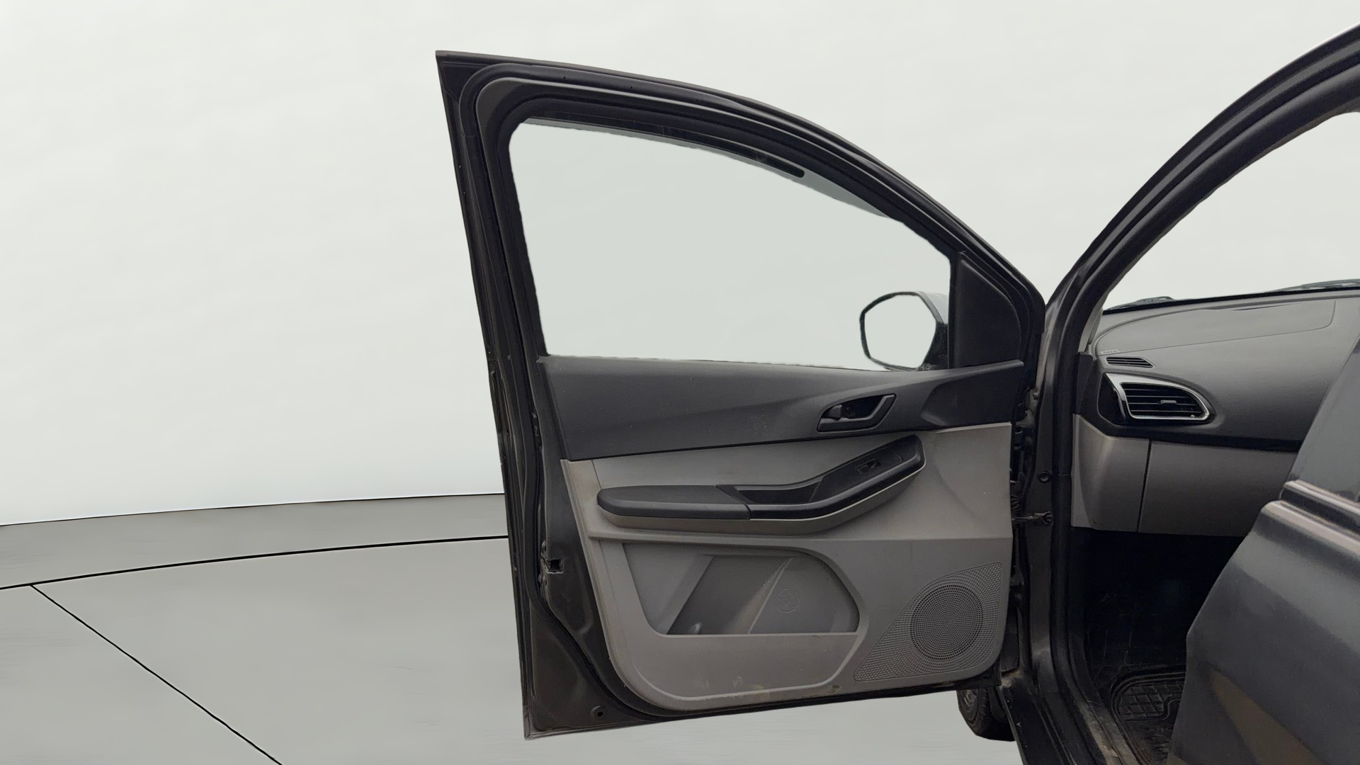 View 2021 Tata Tiago Revotorq XB Image 30 Used 2021 Tata Tiago Revotorq XB Image 30