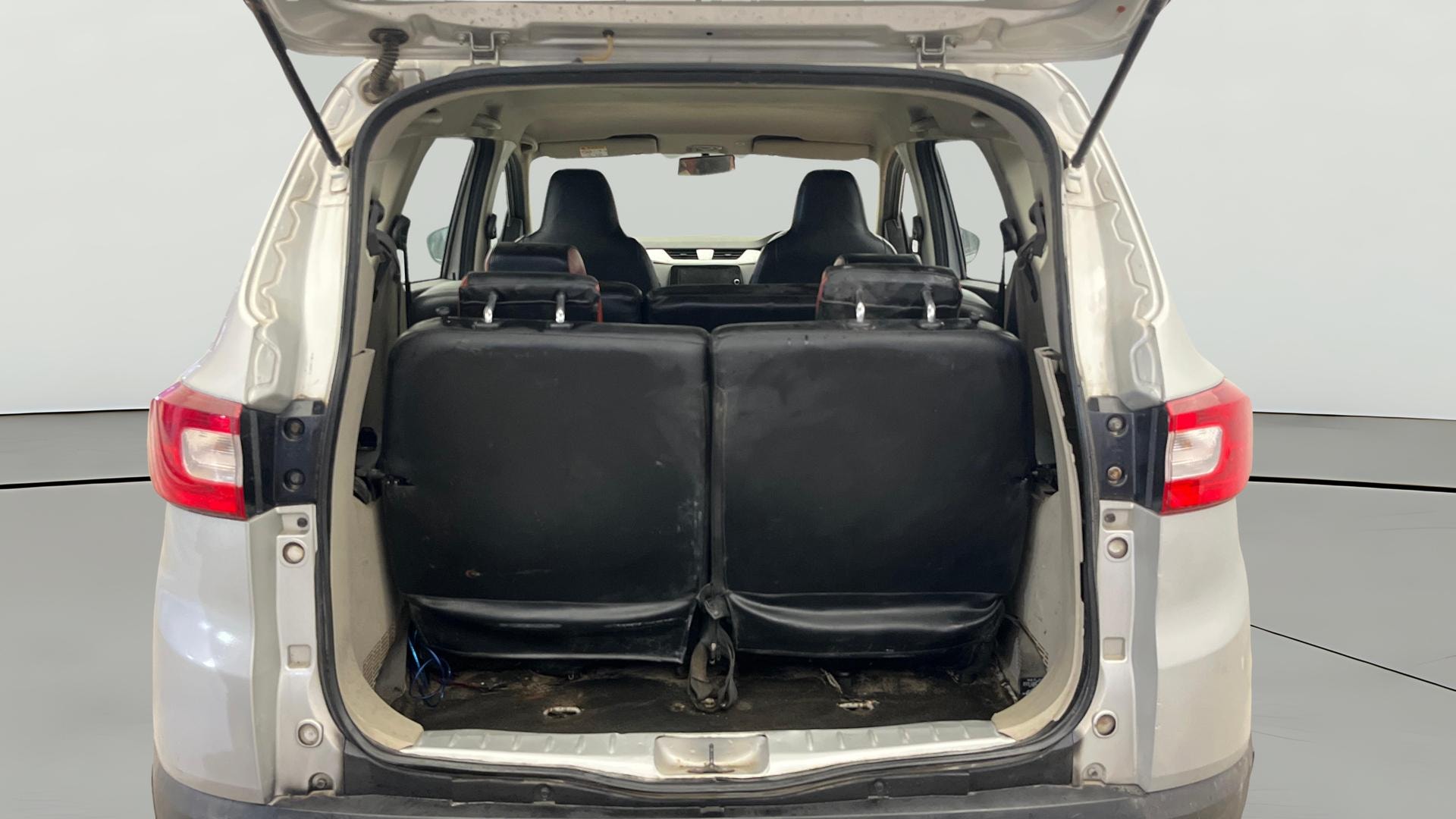 View 2020 Renault Triber RXZ Image 41 Used 2020 Renault Triber RXZ Image 41