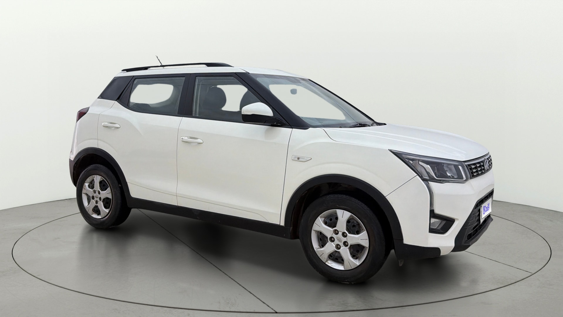 View 2022 Mahindra XUV300 W4 Petrol BS IV Image 21 Used 2022 Mahindra XUV300 W4 Petrol BS IV Image 21