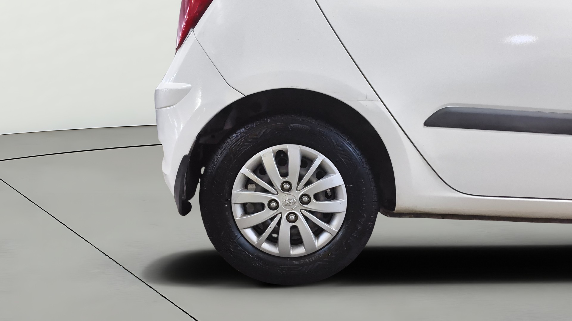 View 2015 Hyundai i10 1.2 Asta MT Image 23 Used 2015 Hyundai i10 1.2 Asta MT Image 23