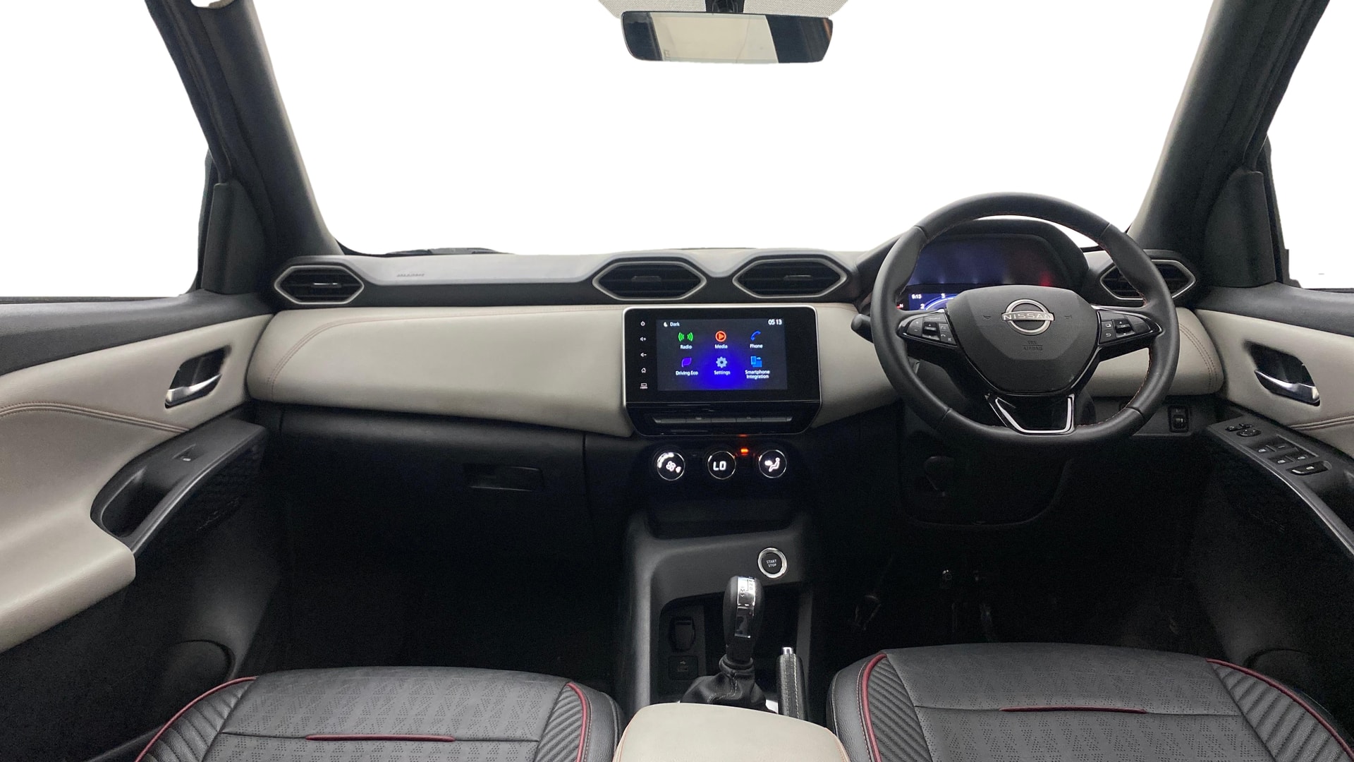 View 2025 Nissan Magnite Tekna B4D 1.0 Petrol AMT Image 16 Used 2025 Nissan Magnite Tekna B4D 1.0 Petrol AMT Image 16