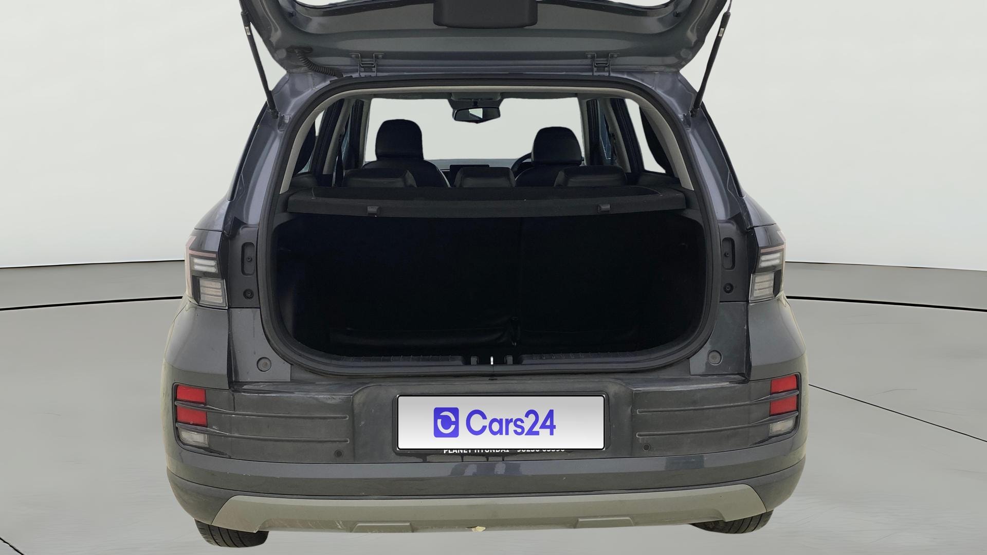 View 2024 Hyundai Venue SX 1.2 Petrol MT Image 41 Used 2024 Hyundai Venue SX 1.2 Petrol MT Image 41