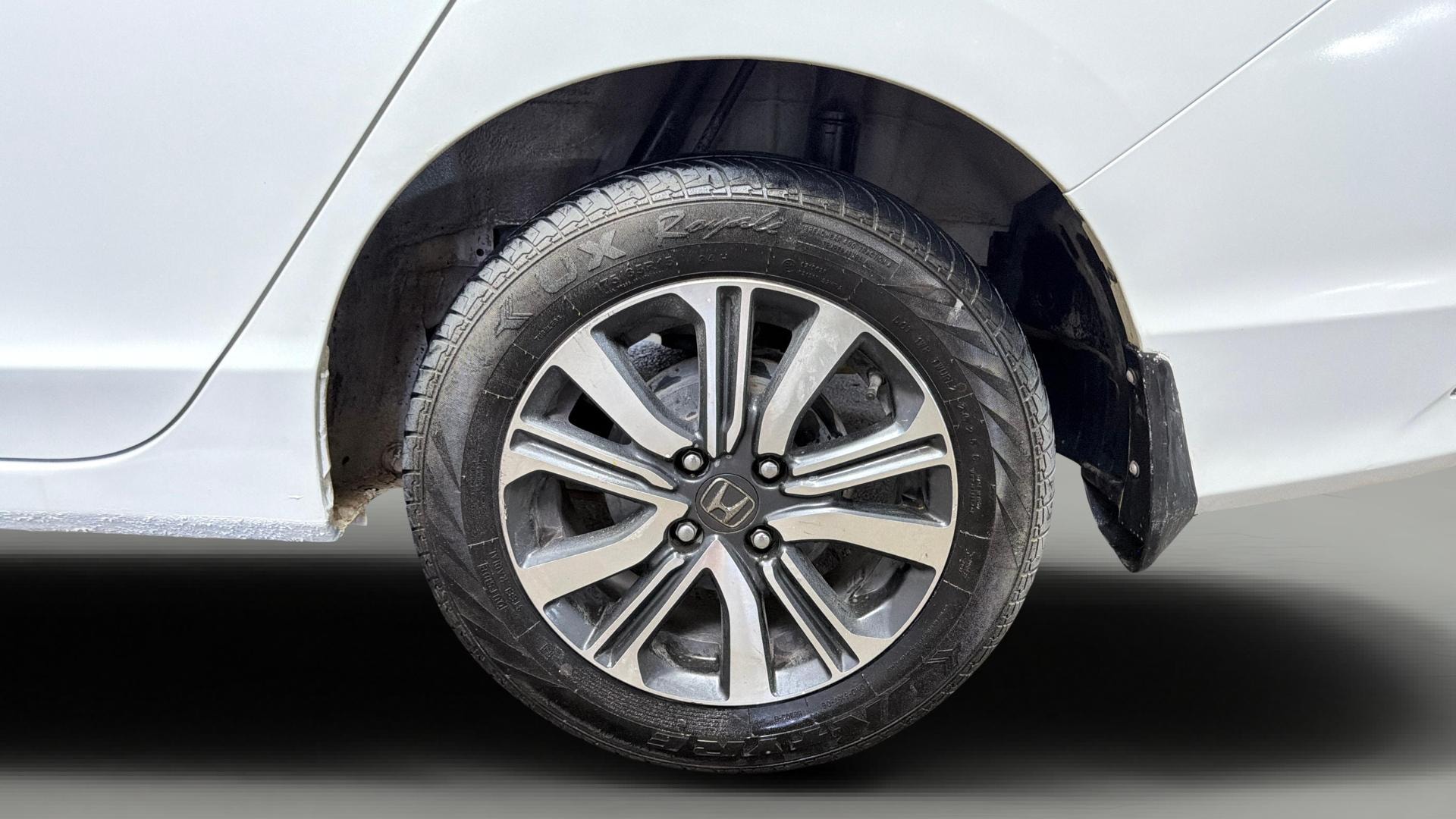 View 2023 Honda City ZX MT Diesel Anniversary Edition Image 12 Used 2023 Honda City ZX MT Diesel Anniversary Edition Image 12
