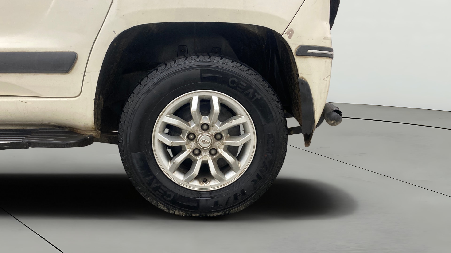 View 2018 Mahindra TUV300 T8 Image 8 Used 2018 Mahindra TUV300 T8 Image 8