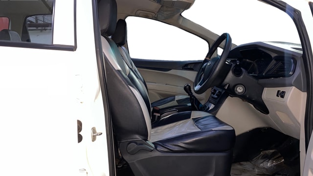 View Mahindra Marazzo Image 27 Used Mahindra Marazzo Image 27