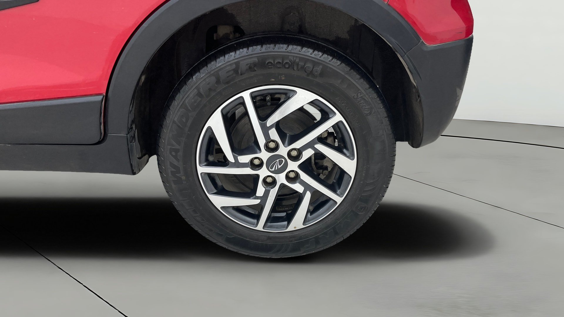 View 2022 Mahindra XUV300 W4 Petrol BS IV Image 8 Used 2022 Mahindra XUV300 W4 Petrol BS IV Image 8