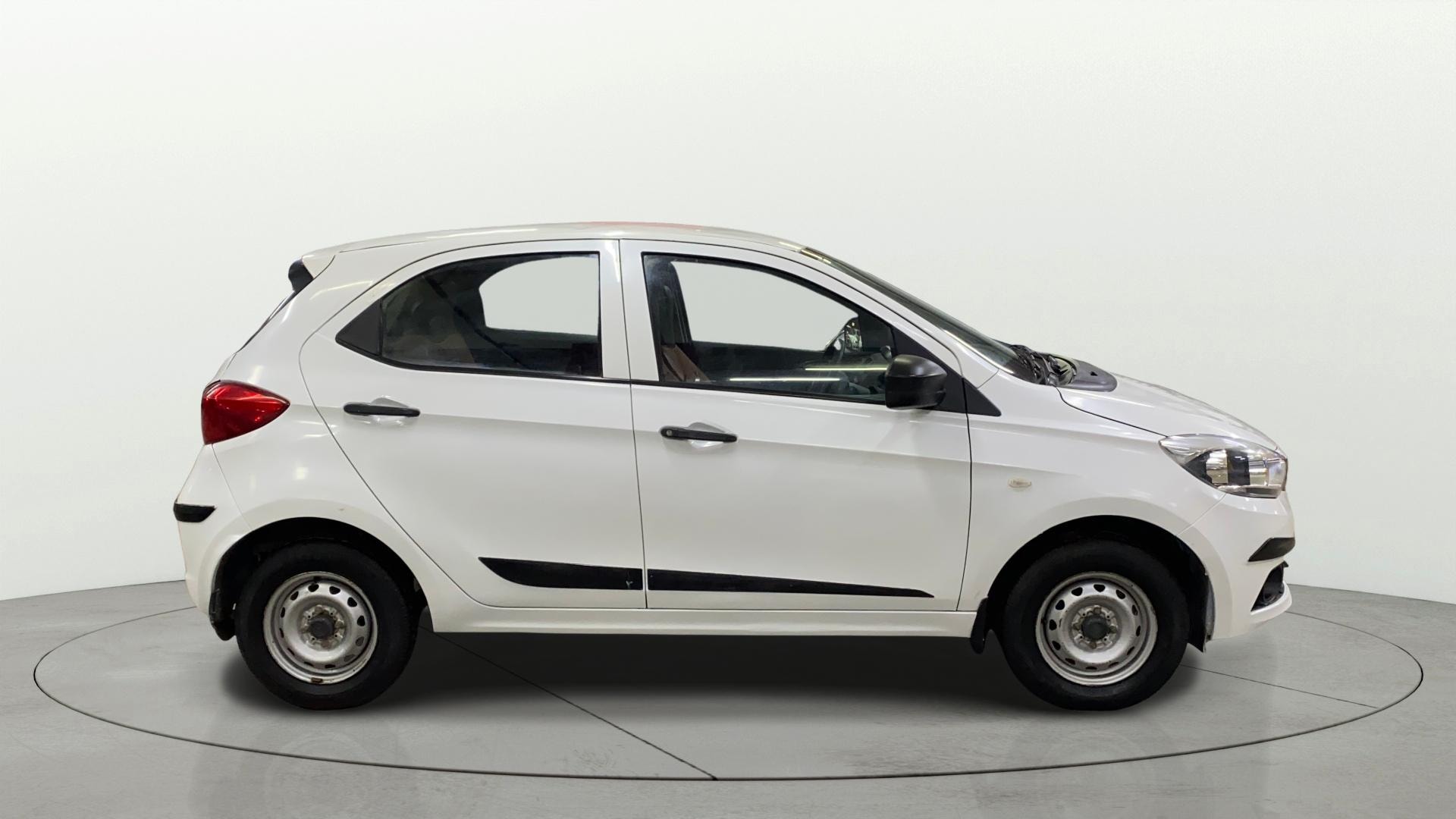 View 2018 Tata Tiago Revotorq XB Image 8 Used 2018 Tata Tiago Revotorq XB Image 8