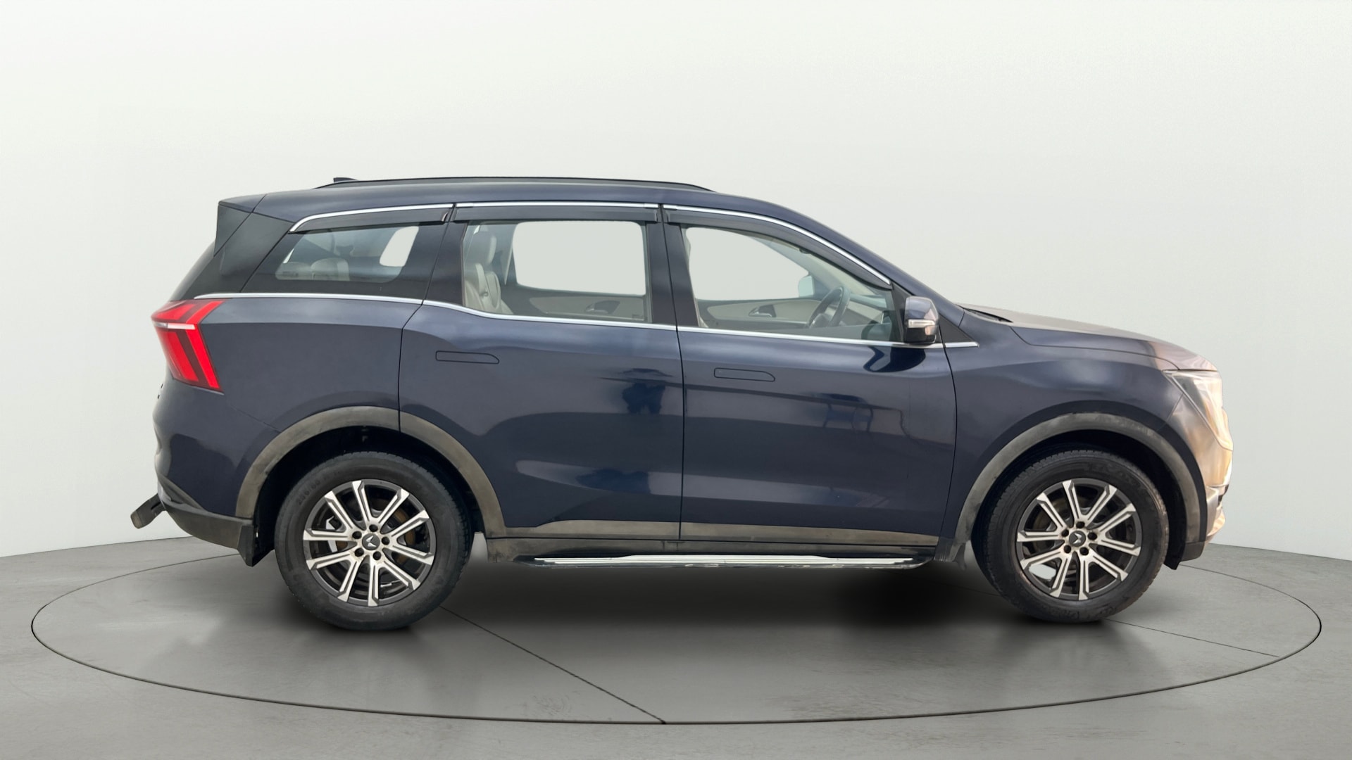 View 2022 Mahindra XUV700 MX Petrol 5 STR Image 29 Used 2022 Mahindra XUV700 MX Petrol 5 STR Image 29