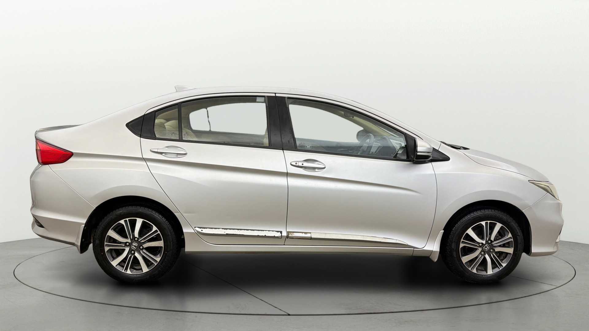 View 2017 Honda City ZX MT Diesel Anniversary Edition Image 27 Used 2017 Honda City ZX MT Diesel Anniversary Edition Image 27