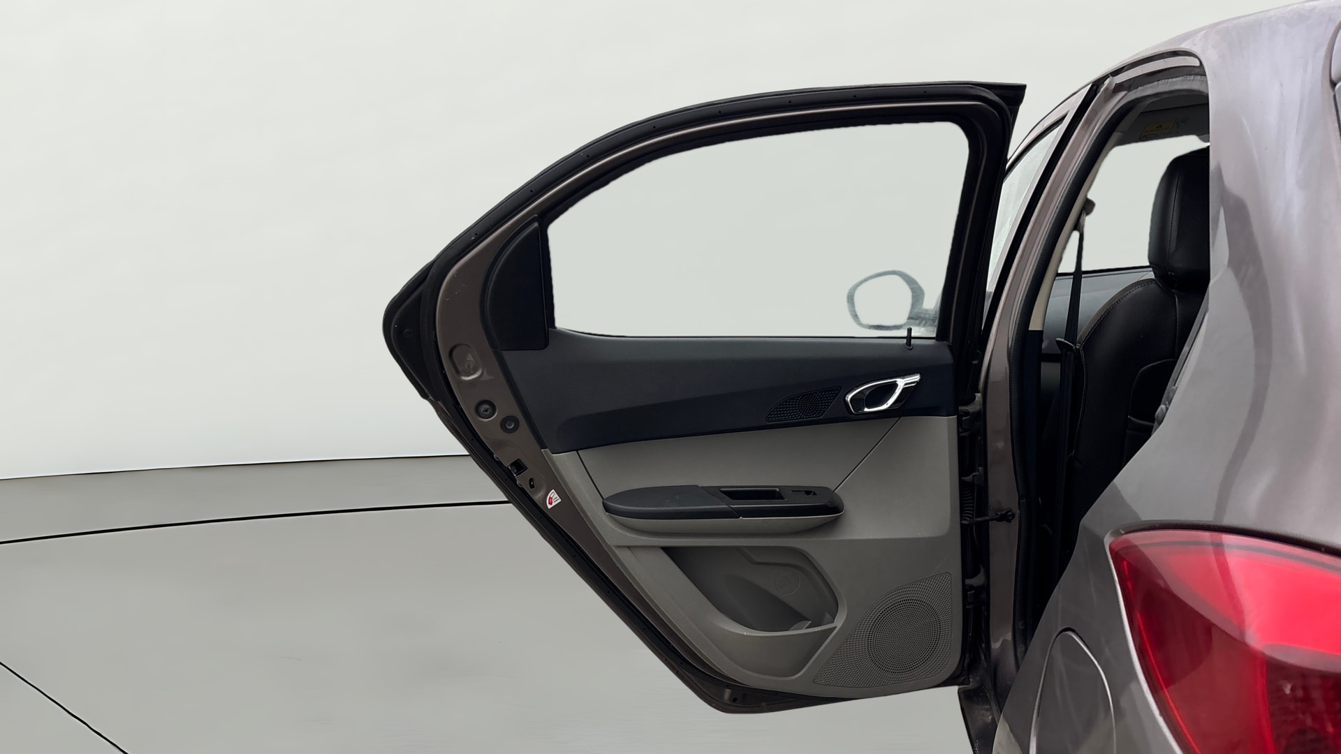 View 2018 Tata Tiago Revotorq XB Image 22 Used 2018 Tata Tiago Revotorq XB Image 22
