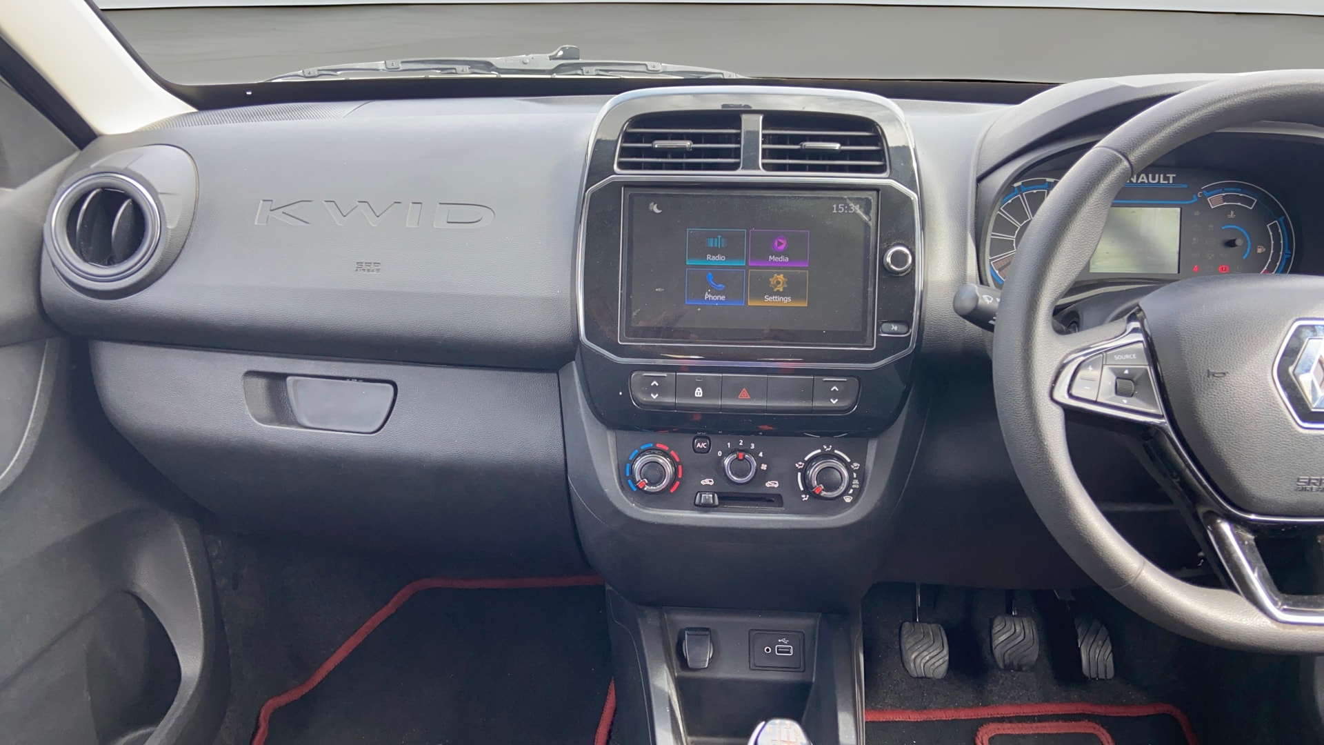 View 2024 Renault Kwid RXT 1.0 Image 17 Used 2024 Renault Kwid RXT 1.0 Image 17