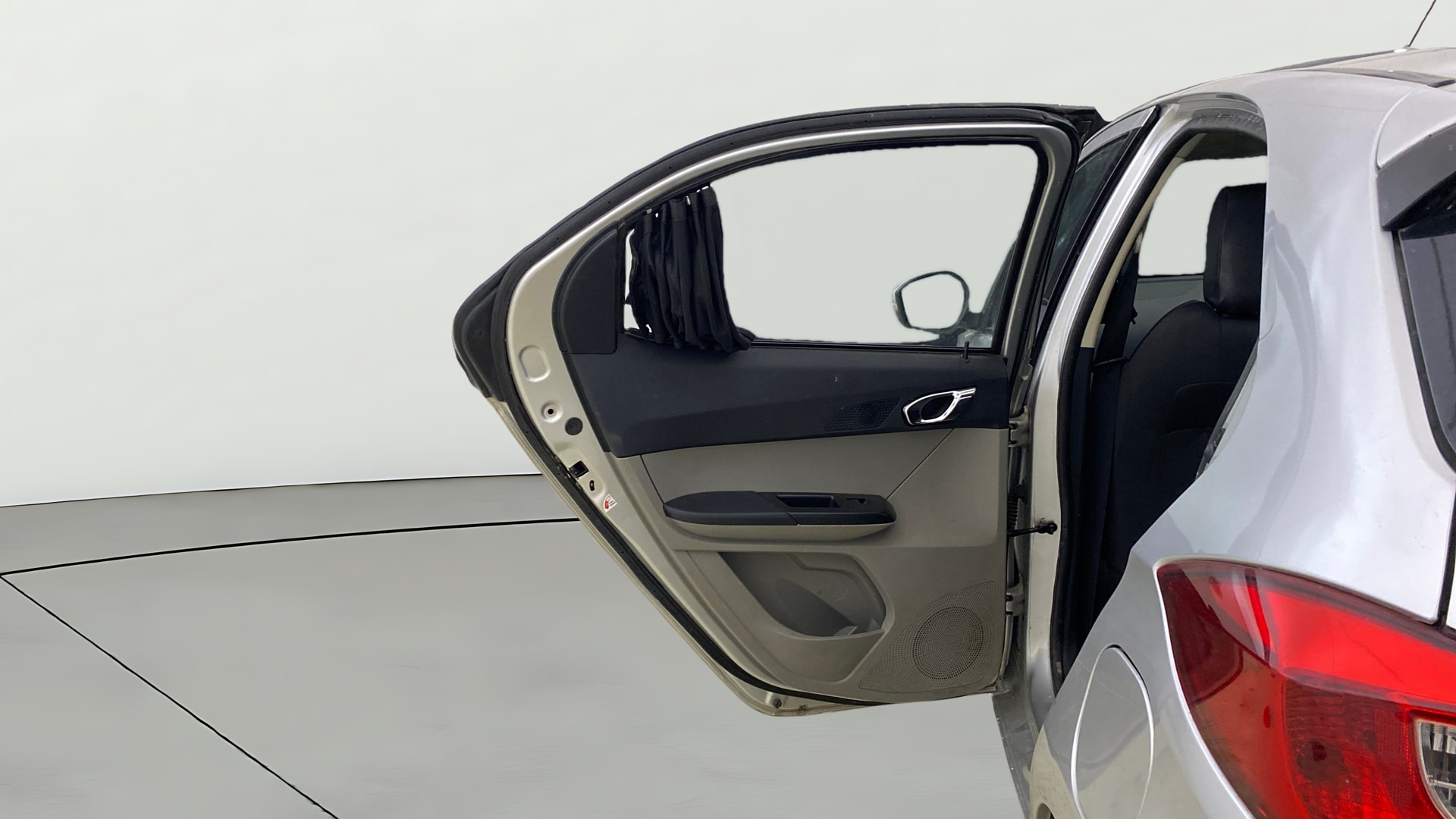 View 2018 Tata Tiago Revotorq XB Image 22 Used 2018 Tata Tiago Revotorq XB Image 22