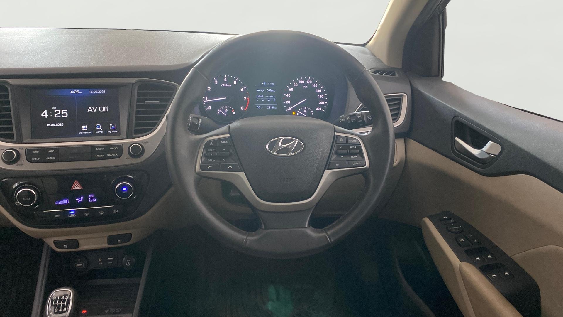 View 2019 Hyundai Verna 1.6 VTVT SX (O) Image 21 Used 2019 Hyundai Verna 1.6 VTVT SX (O) Image 21