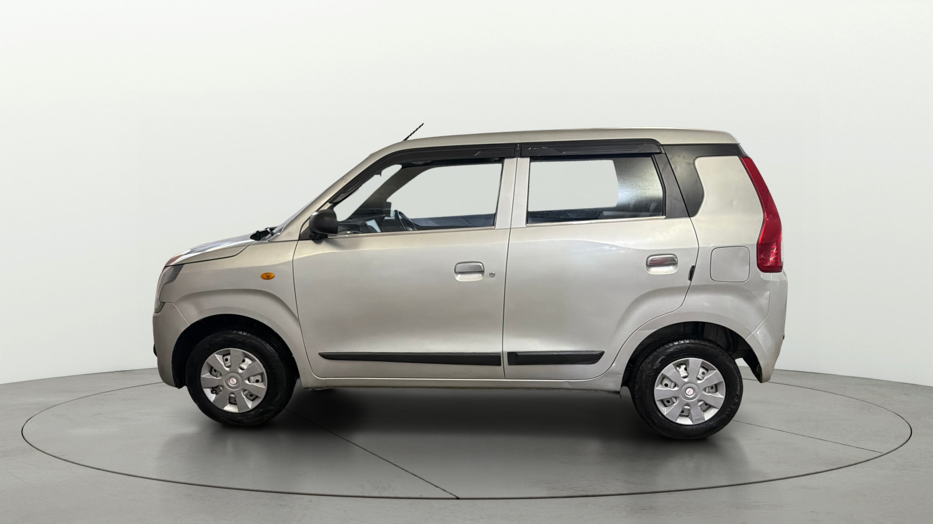 View 2020 Maruti Suzuki 1000 Base Variant Image 5 Used 2020 Maruti Suzuki 1000 Base Variant Image 5