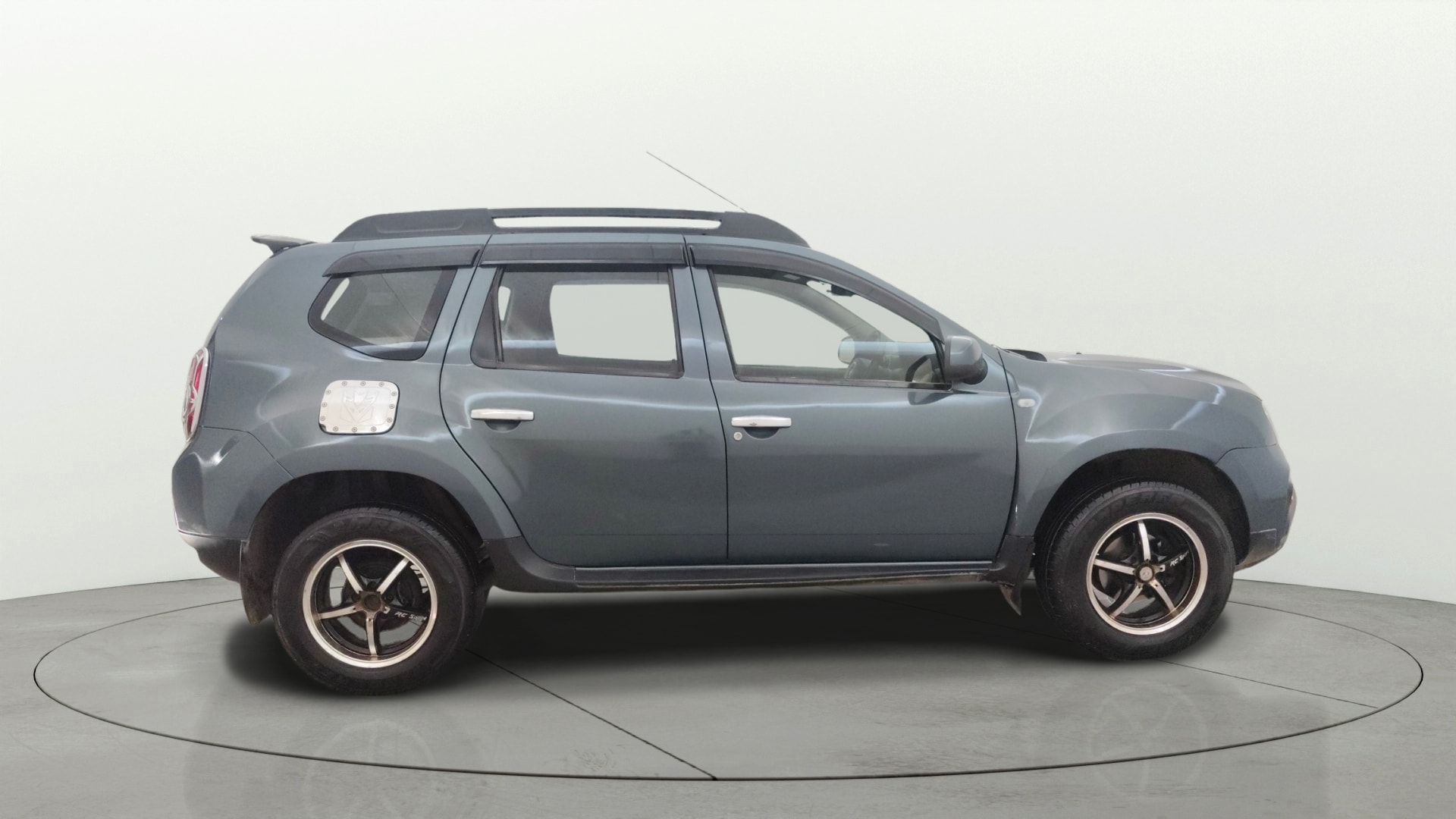 View 2014 Renault Duster Diesel 85PS 4x2 MT Image 8 Used 2014 Renault Duster Diesel 85PS 4x2 MT Image 8