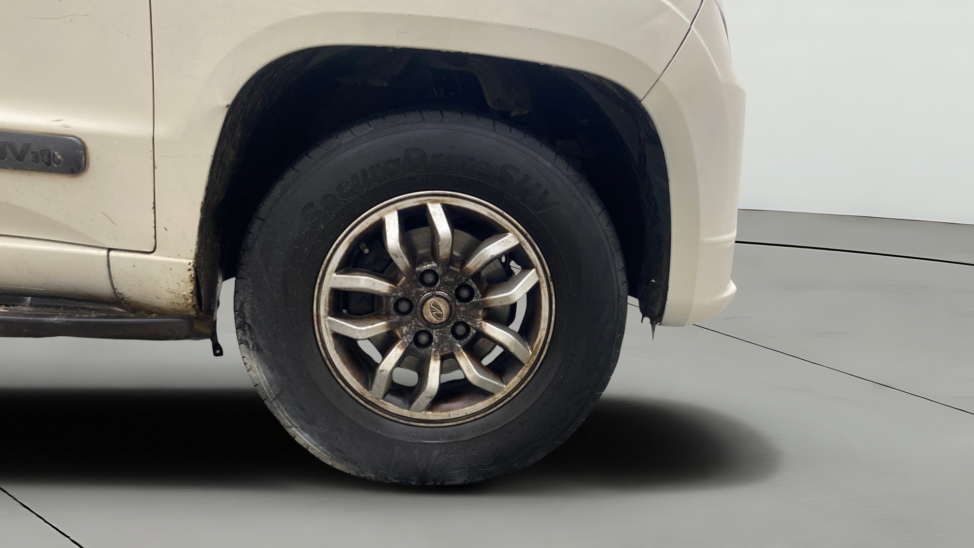 View 2018 Mahindra TUV300 T8 Image 43 Used 2018 Mahindra TUV300 T8 Image 43