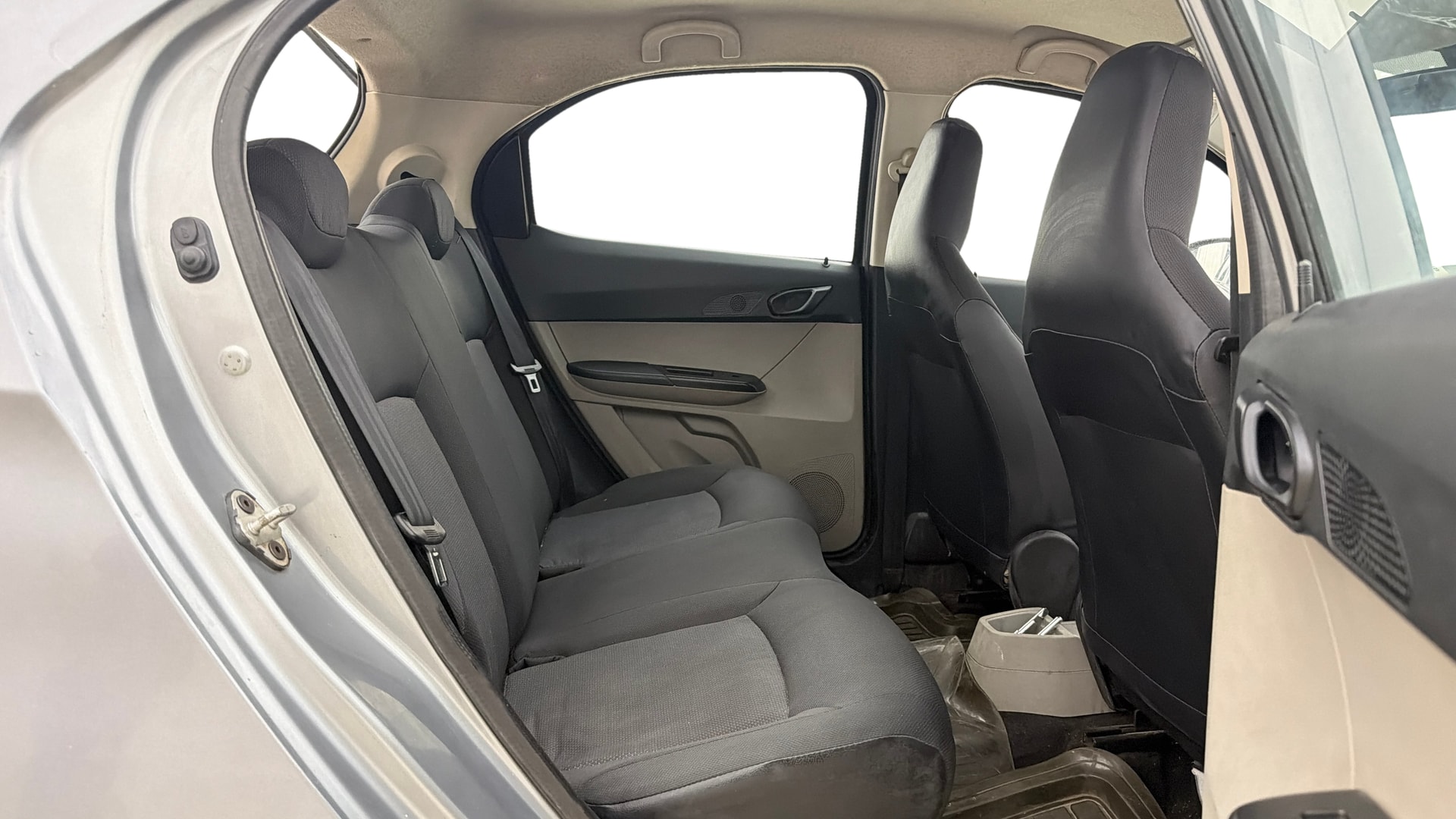View 2018 Tata Tiago Revotorq XB Image 28 Used 2018 Tata Tiago Revotorq XB Image 28