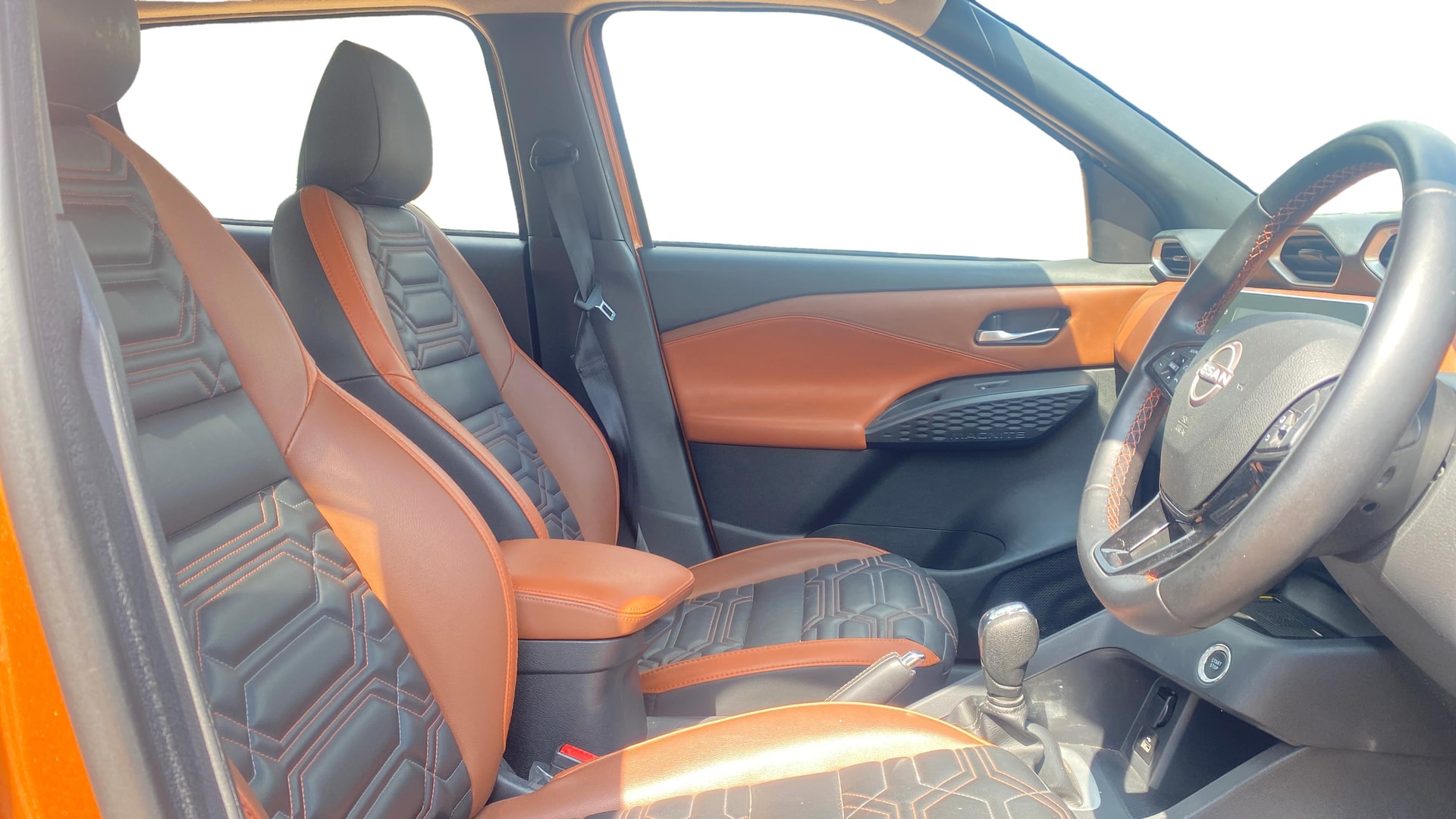 View 2024 Nissan Magnite Tekna B4D 1.0 Petrol AMT Dual Tone Image 26 Used 2024 Nissan Magnite Tekna B4D 1.0 Petrol AMT Dual Tone Image 26