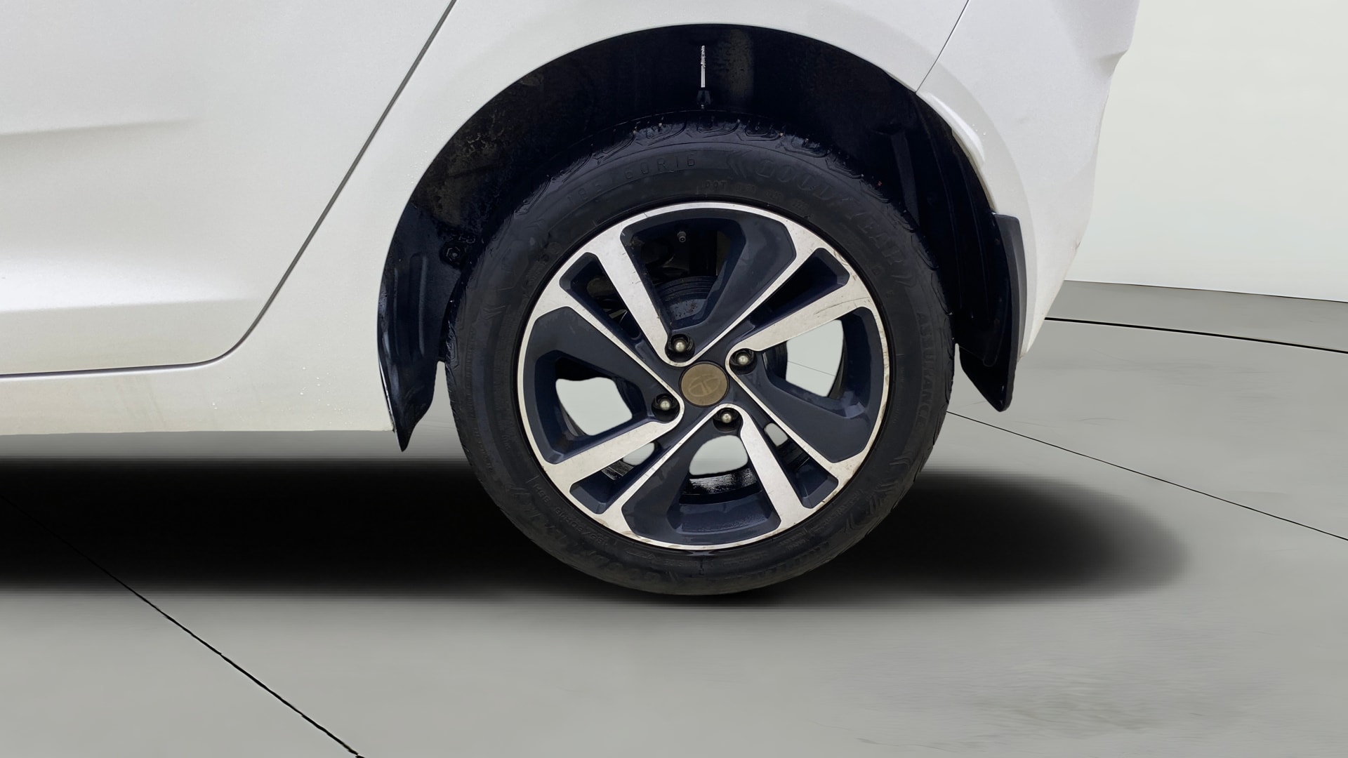 View 2023 Tata Altroz XZ(O) Petrol Image 12 Used 2023 Tata Altroz XZ(O) Petrol Image 12
