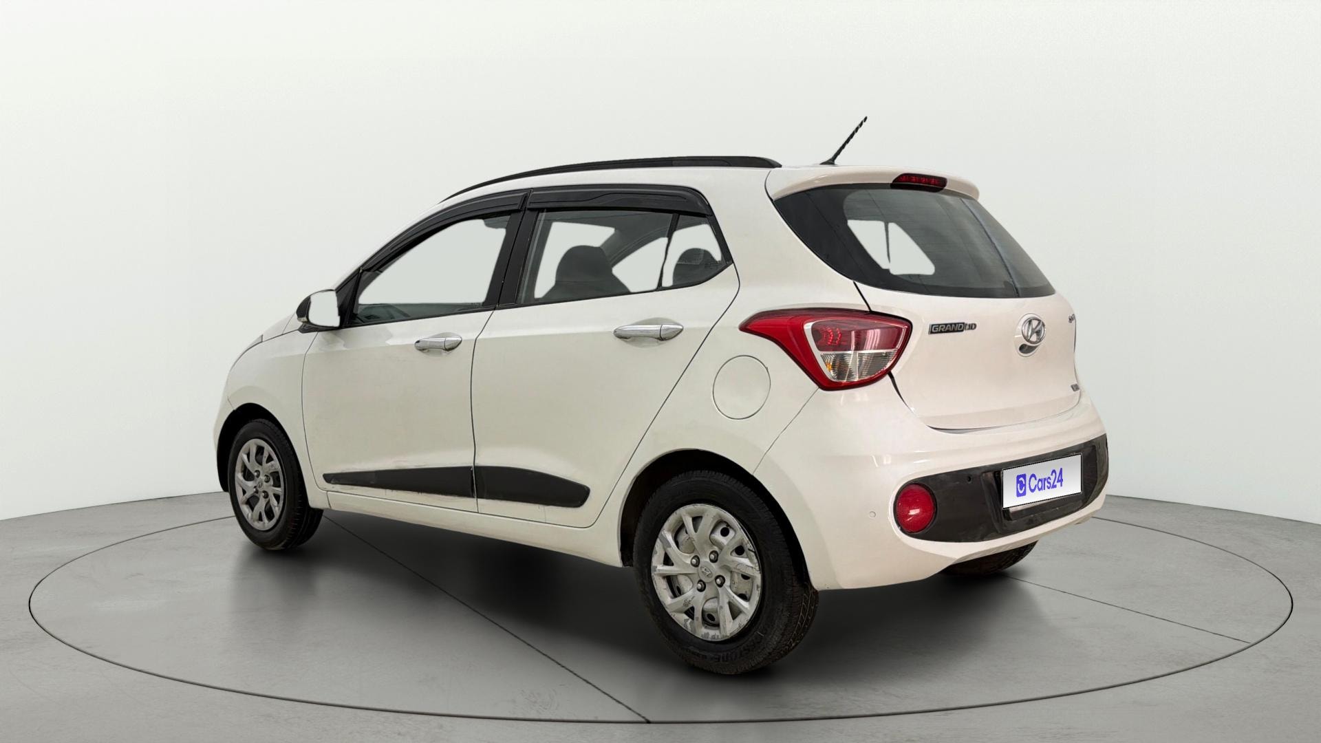 View 2017 Hyundai Grand i10 1.2 Sportz(O) Petrol Image 2 Used 2017 Hyundai Grand i10 1.2 Sportz(O) Petrol Image 2