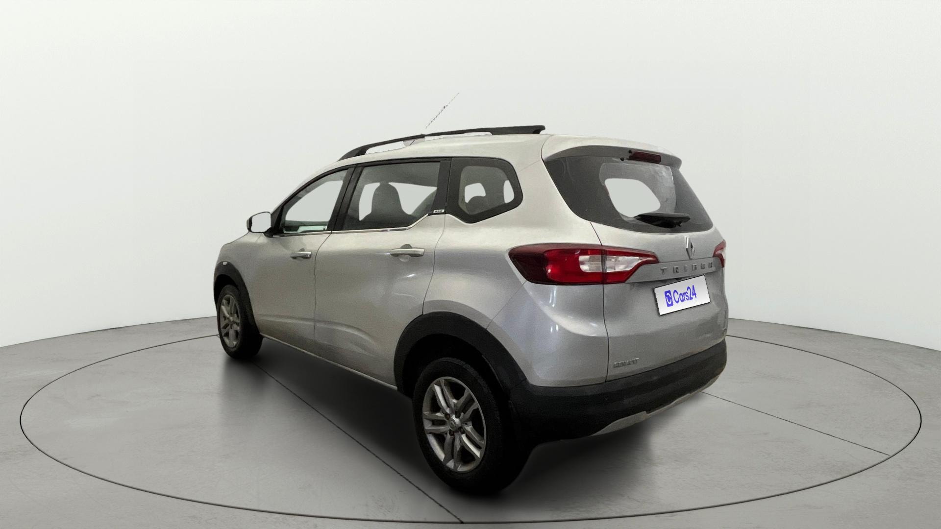 View 2020 Renault Triber RXZ Image 2 Used 2020 Renault Triber RXZ Image 2
