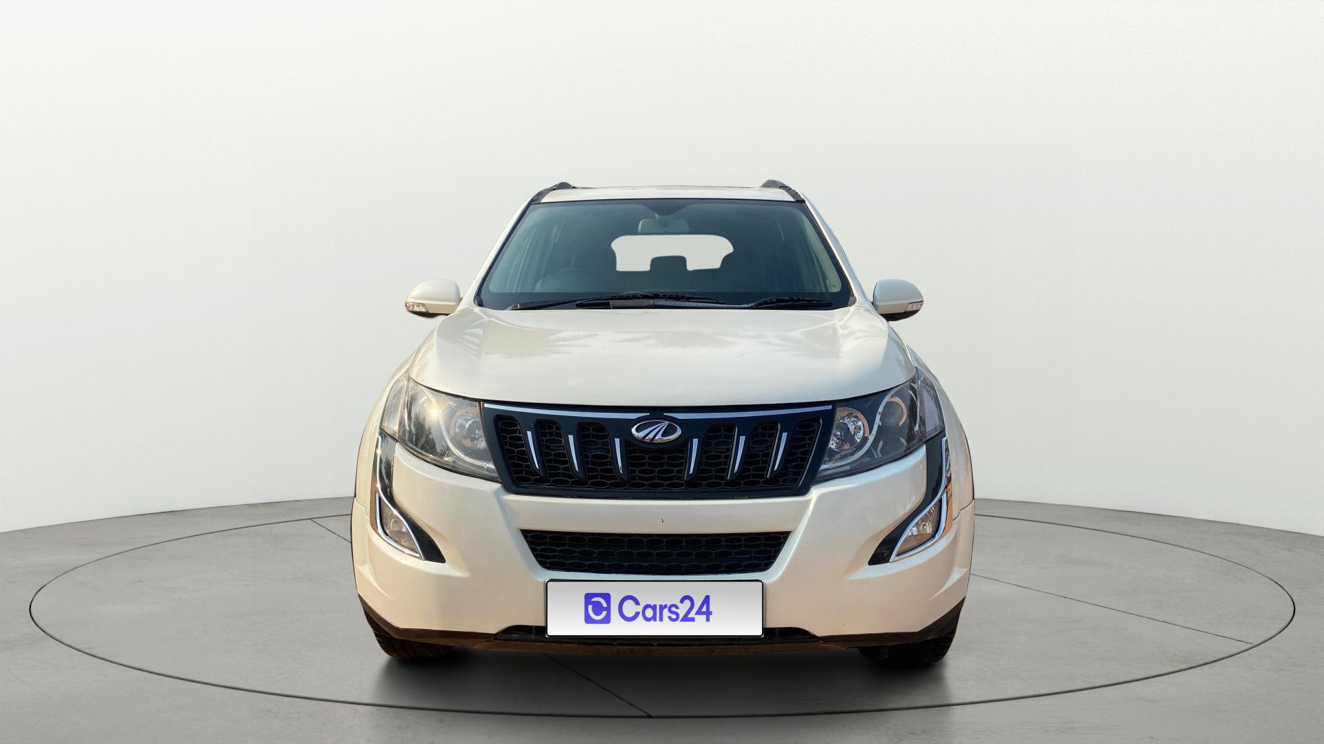 2017 महिंद्रा एक्सयूवी500 W10 1.99-Litre AT 2017 महिंद्रा एक्सयूवी500 W10 1.99-Litre AT