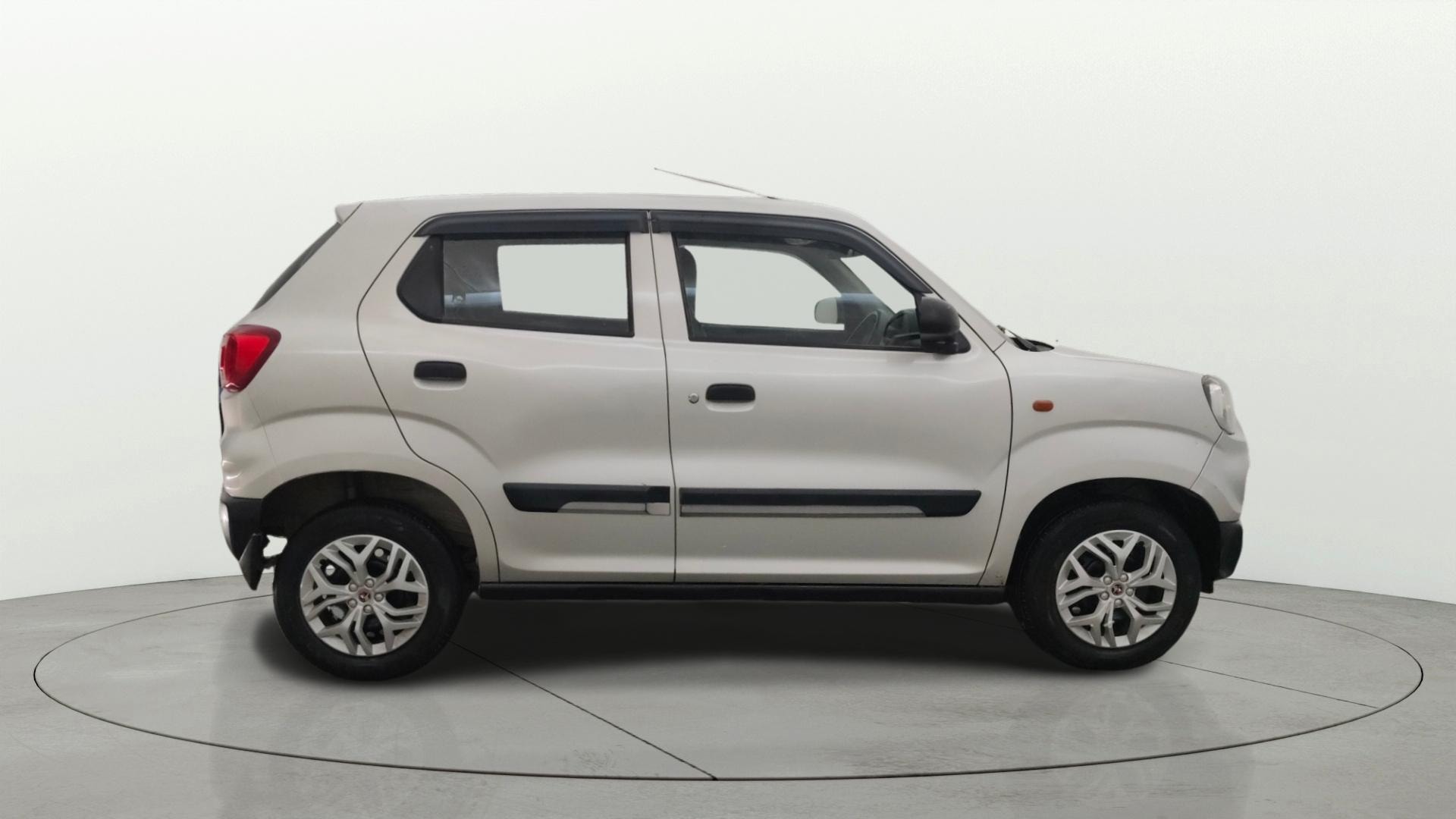 View 2021 Maruti Suzuki 1000 Base Variant Image 8 Used 2021 Maruti Suzuki 1000 Base Variant Image 8