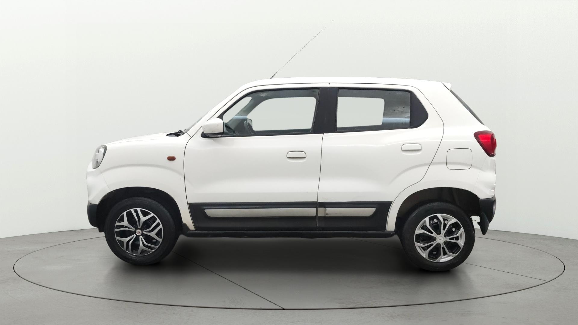 View 2020 Maruti Suzuki 1000 Base Variant Image 5 Used 2020 Maruti Suzuki 1000 Base Variant Image 5