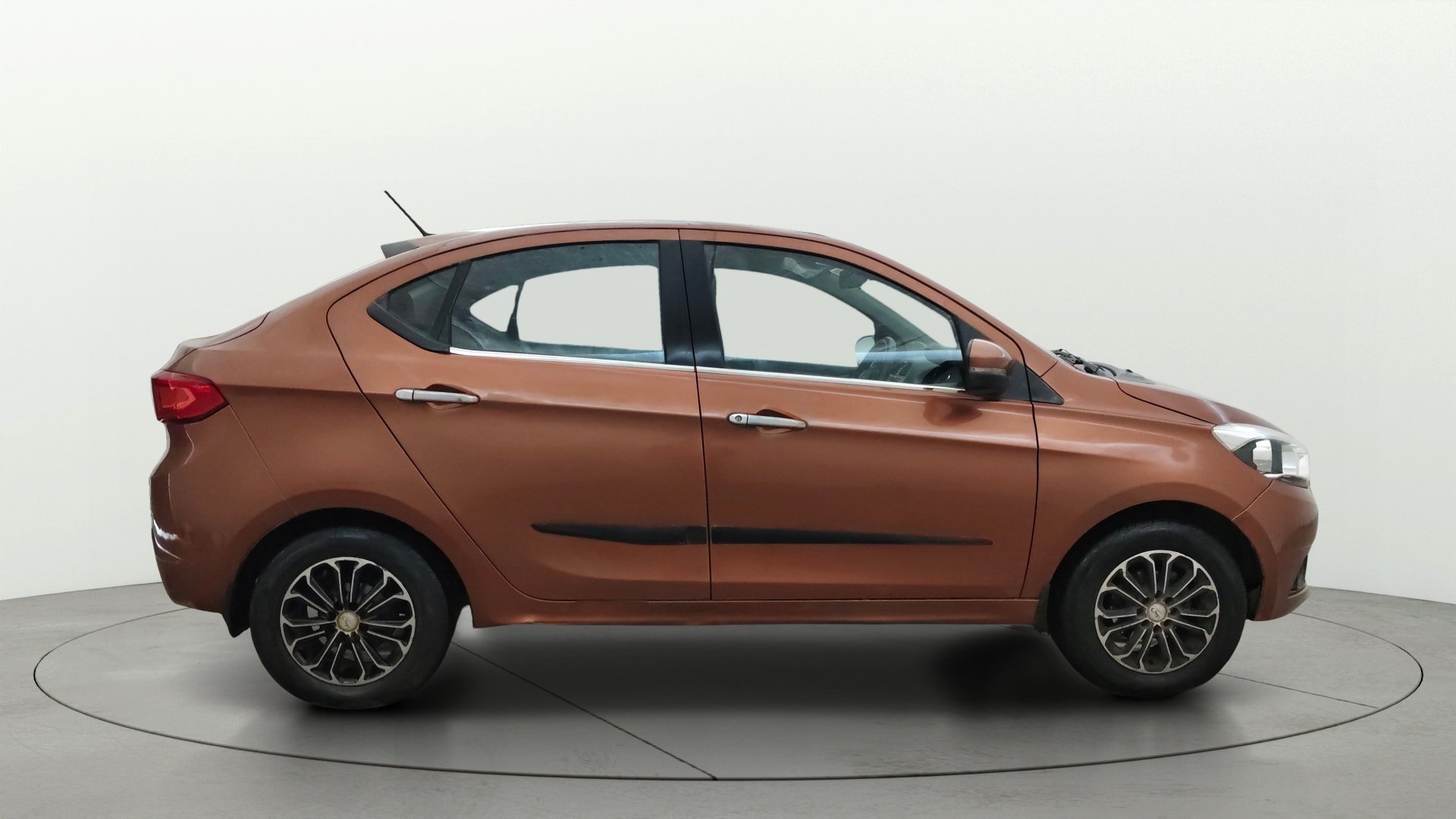 View 2018 Tata Tigor XE Diesel Image 8 Used 2018 Tata Tigor XE Diesel Image 8