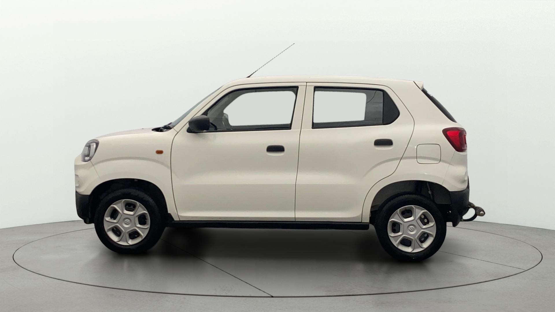 View 2025 Maruti Suzuki 1000 Base Variant Image 5 Used 2025 Maruti Suzuki 1000 Base Variant Image 5