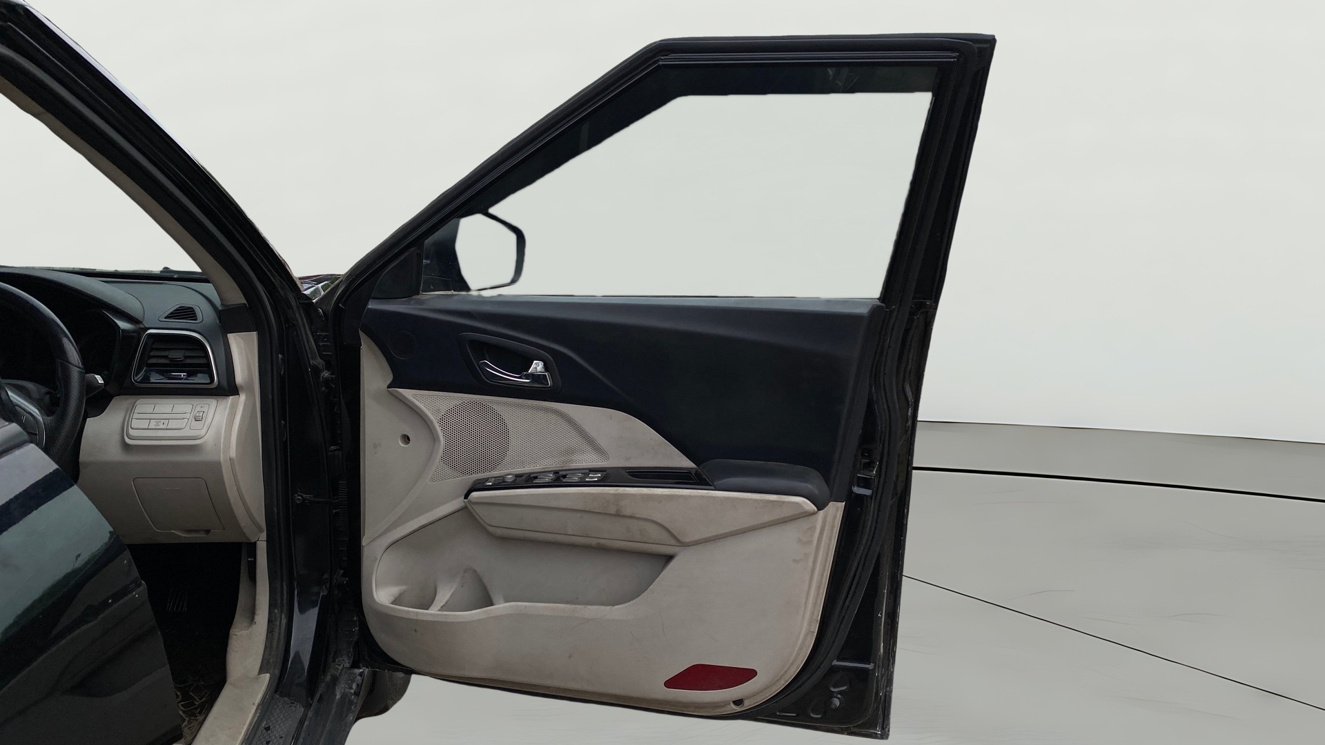 Used 2023 Mahindra XUV300 Used 2023 Mahindra XUV300