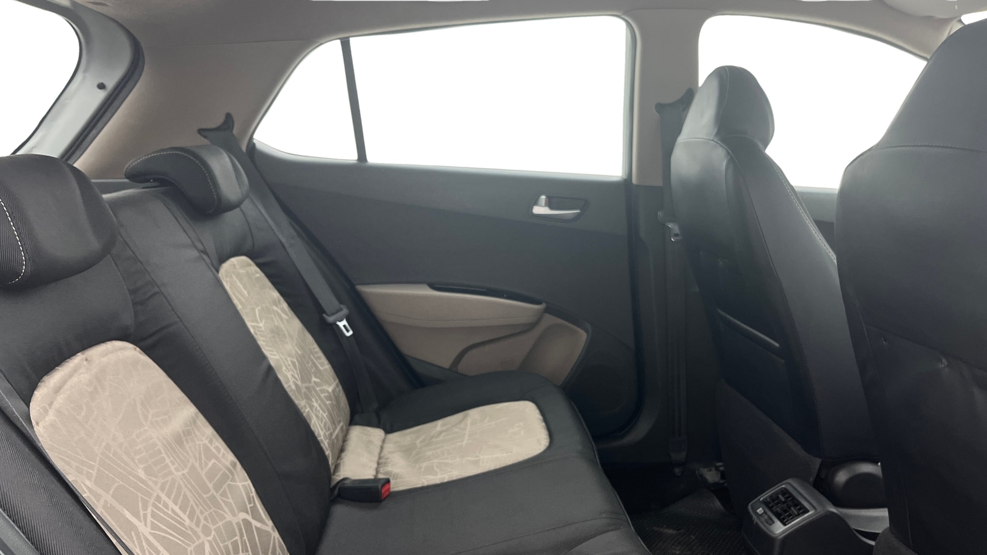 View 2015 Hyundai Grand i10 Asta AT 1.2 Kappa VTVT Image 30 Used 2015 Hyundai Grand i10 Asta AT 1.2 Kappa VTVT Image 30