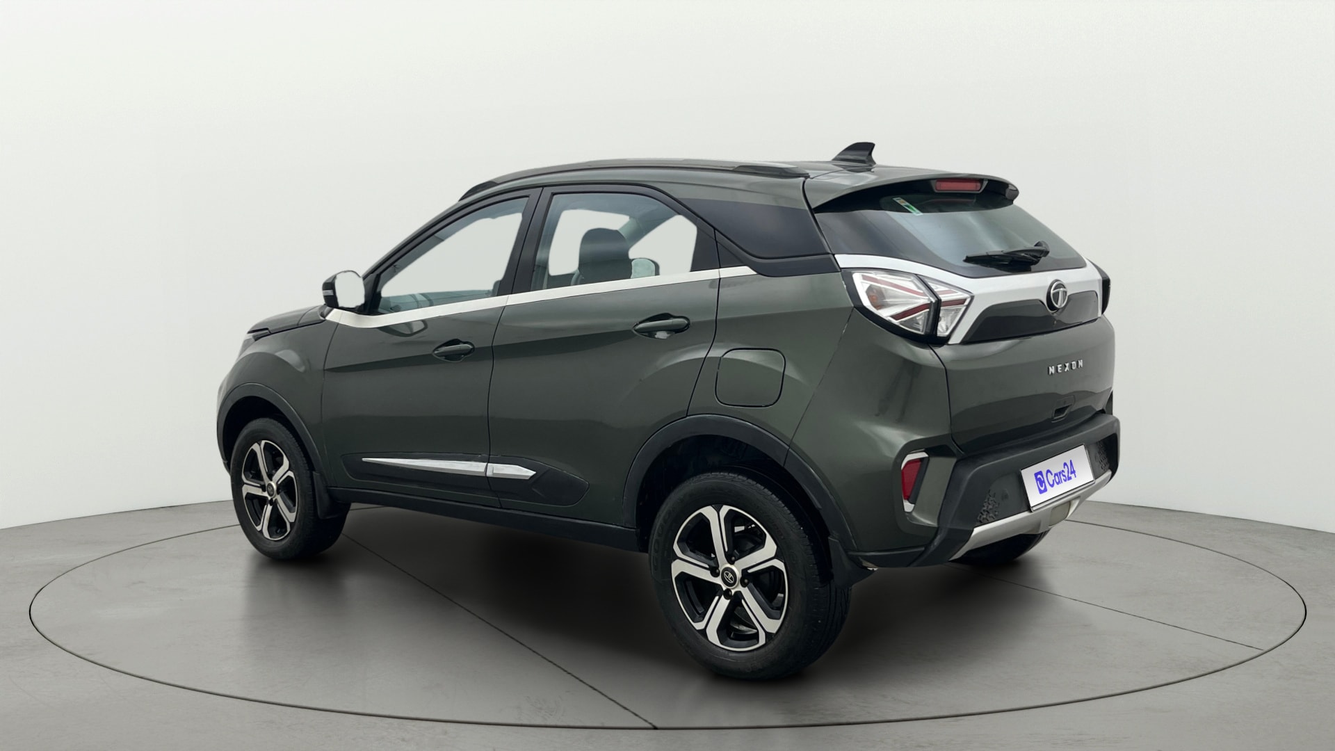 View 2022 Tata Nexon Revotron XE Image 2 Used 2022 Tata Nexon Revotron XE Image 2
