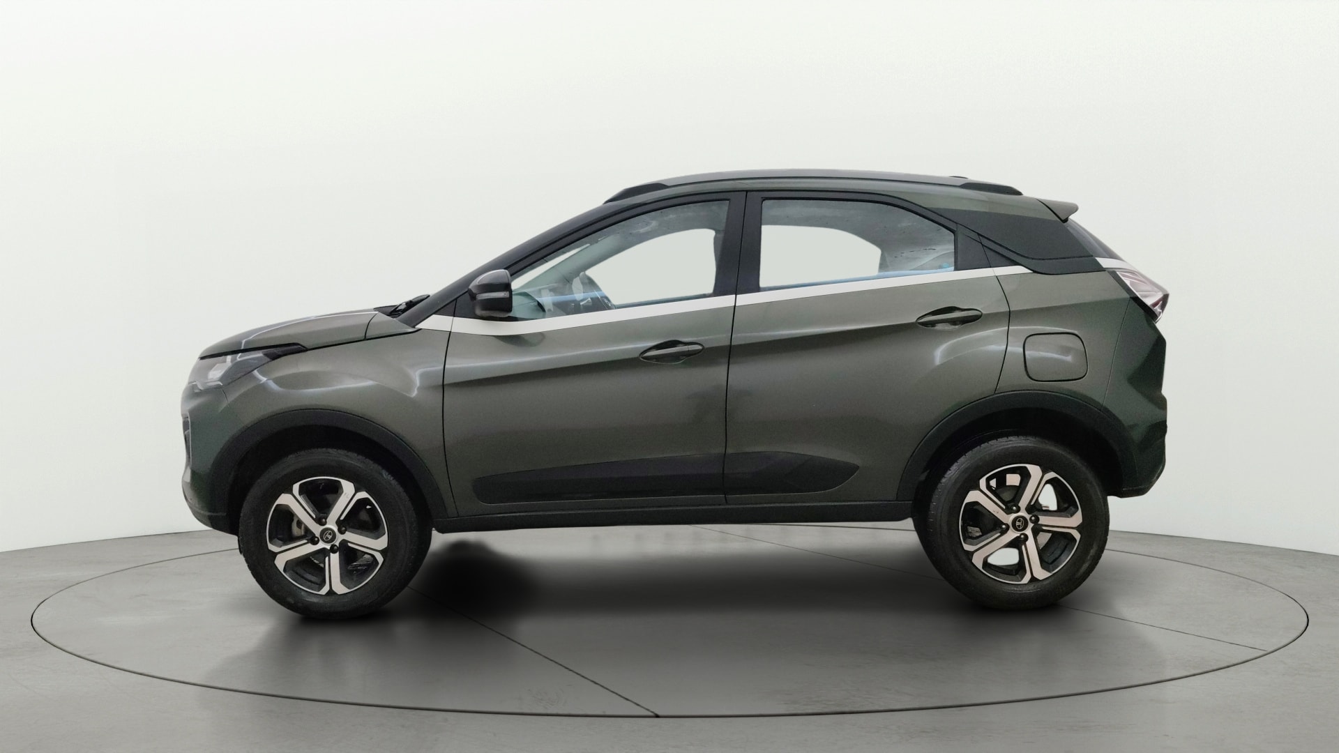 View 2022 Tata Nexon Revotron XE Image 6 Used 2022 Tata Nexon Revotron XE Image 6