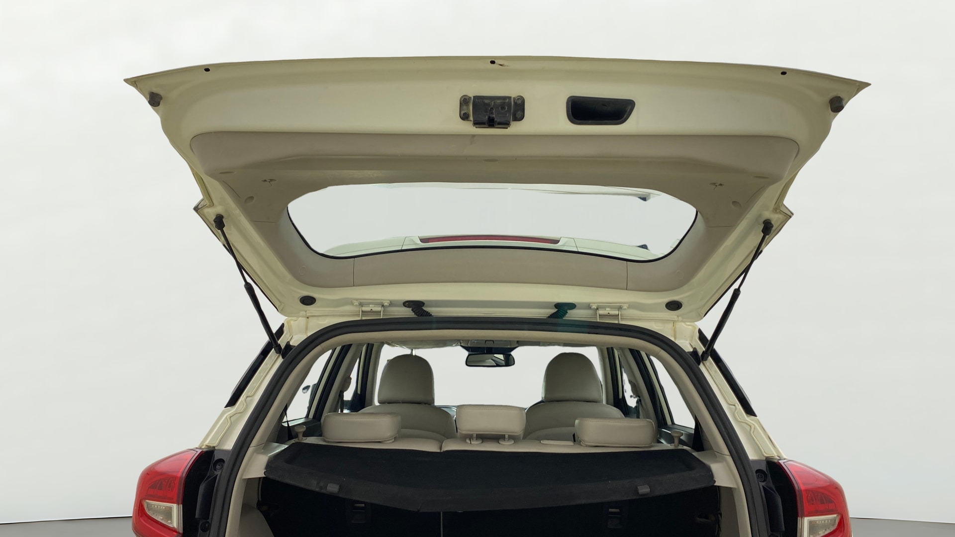View 2019 Mahindra XUV300 W4 Petrol BS IV Image 32 Used 2019 Mahindra XUV300 W4 Petrol BS IV Image 32