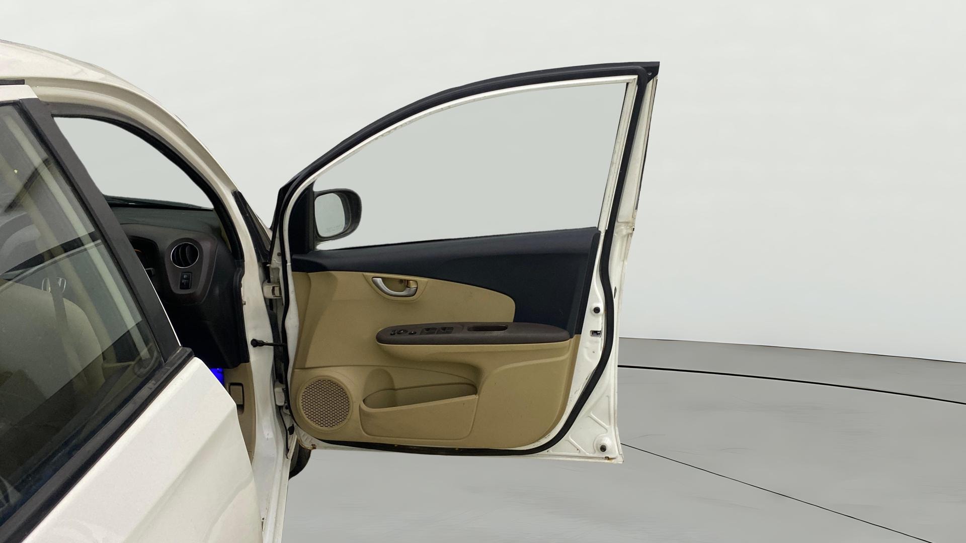 View 2013 Honda Amaze E MT Petrol BS IV Image 43 Used 2013 Honda Amaze E MT Petrol BS IV Image 43