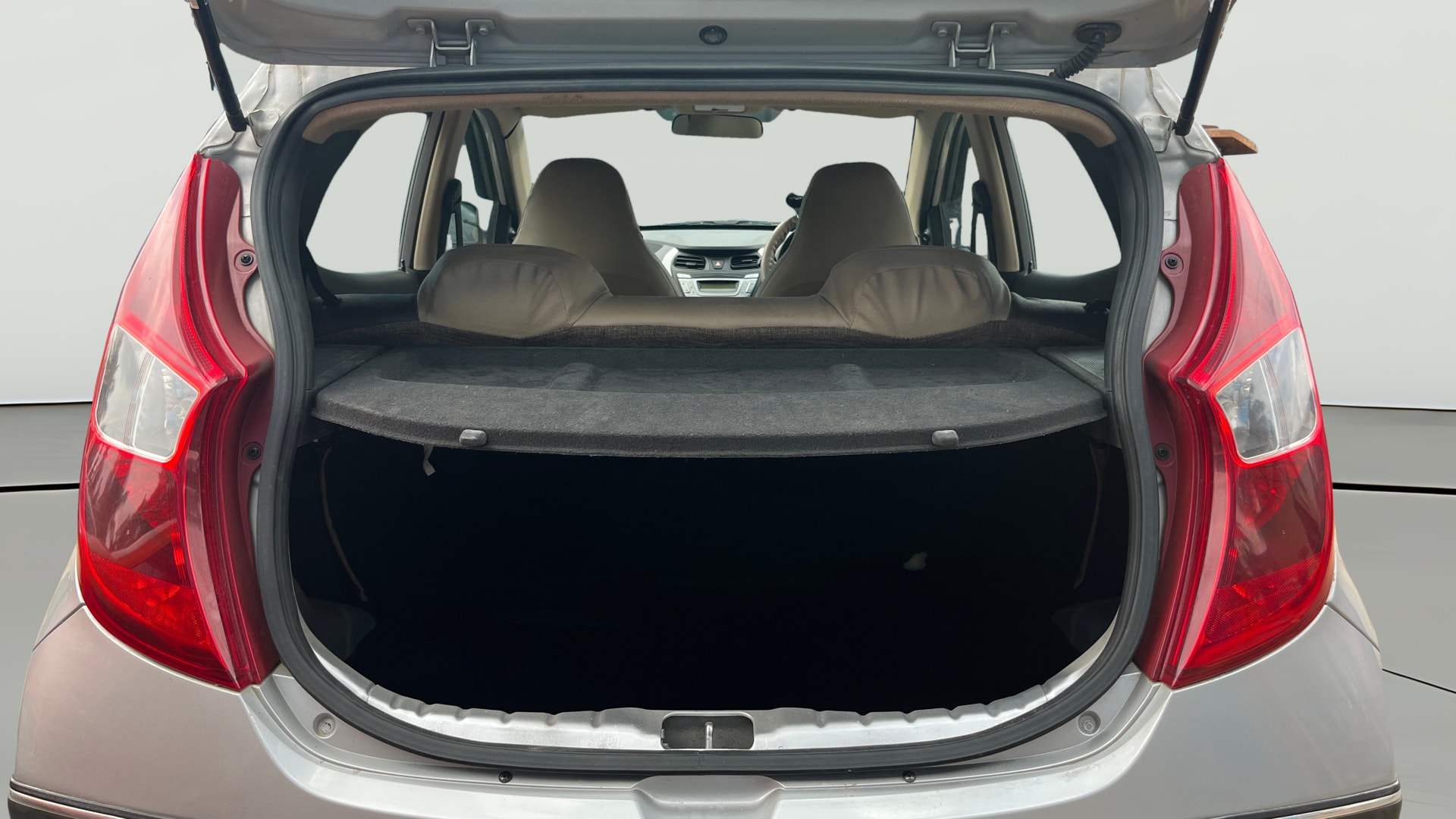 View 2016 Hyundai EON Magna Plus Image 36 Used 2016 Hyundai EON Magna Plus Image 36