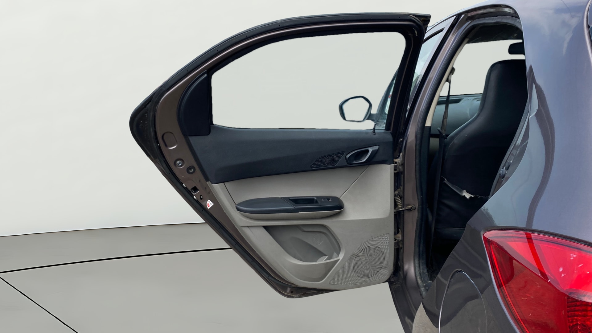 View 2017 Tata Tiago Revotorq XB Image 22 Used 2017 Tata Tiago Revotorq XB Image 22