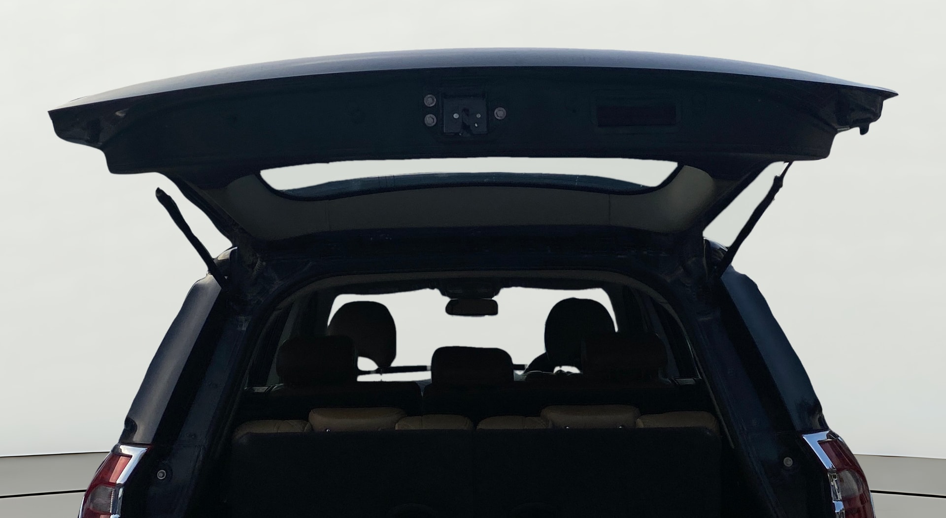 View 2018 Mahindra XUV500 W11 AT Image 33 Used 2018 Mahindra XUV500 W11 AT Image 33
