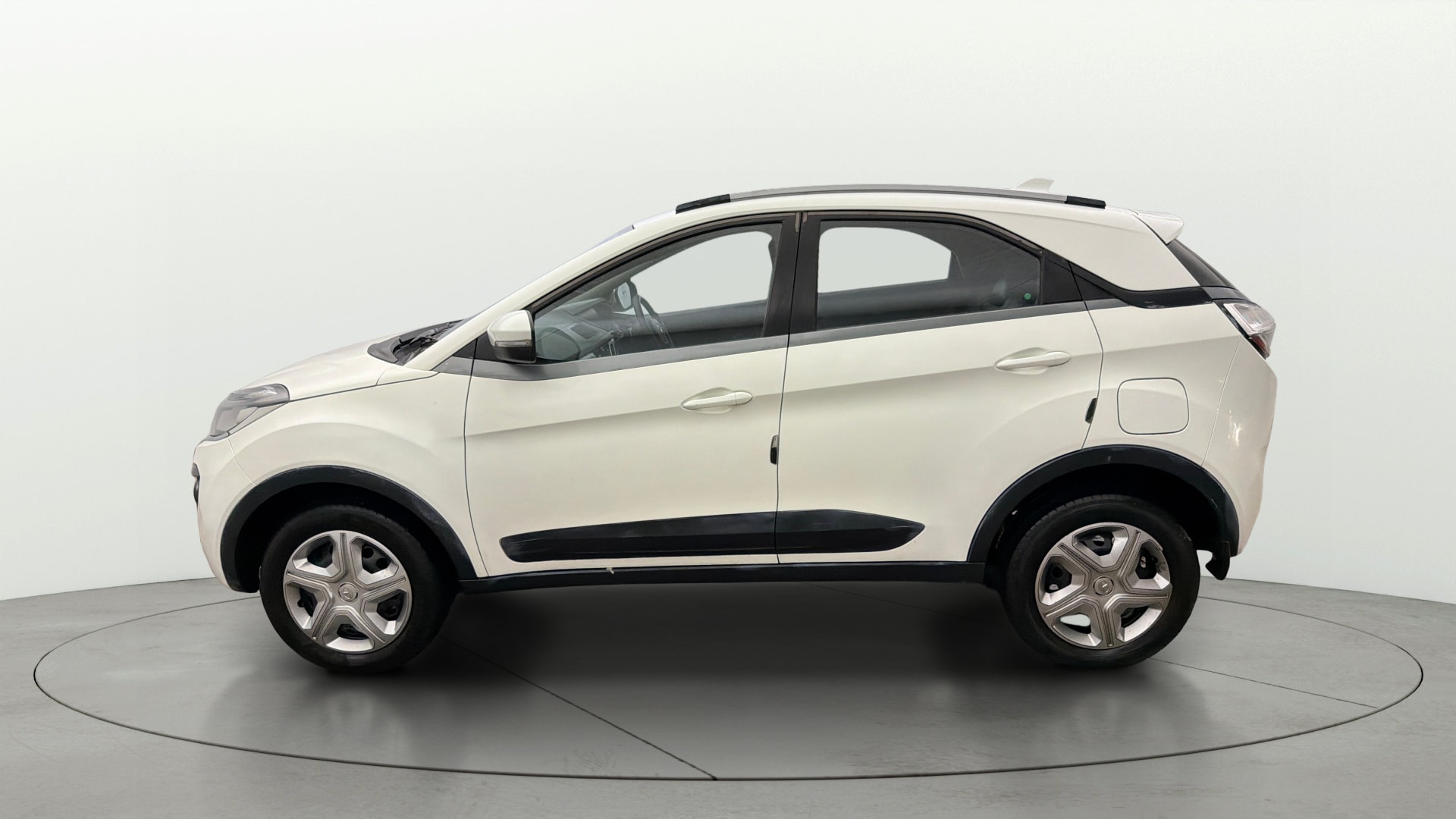 View 2018 Tata Nexon Revotron XT Image 5 Used 2018 Tata Nexon Revotron XT Image 5