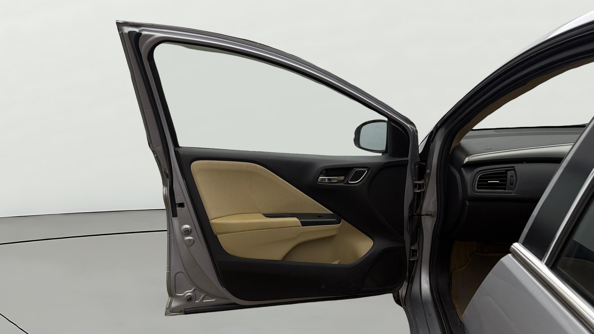 View 2020 Honda City ZX MT Diesel Anniversary Edition Image 32 Used 2020 Honda City ZX MT Diesel Anniversary Edition Image 32