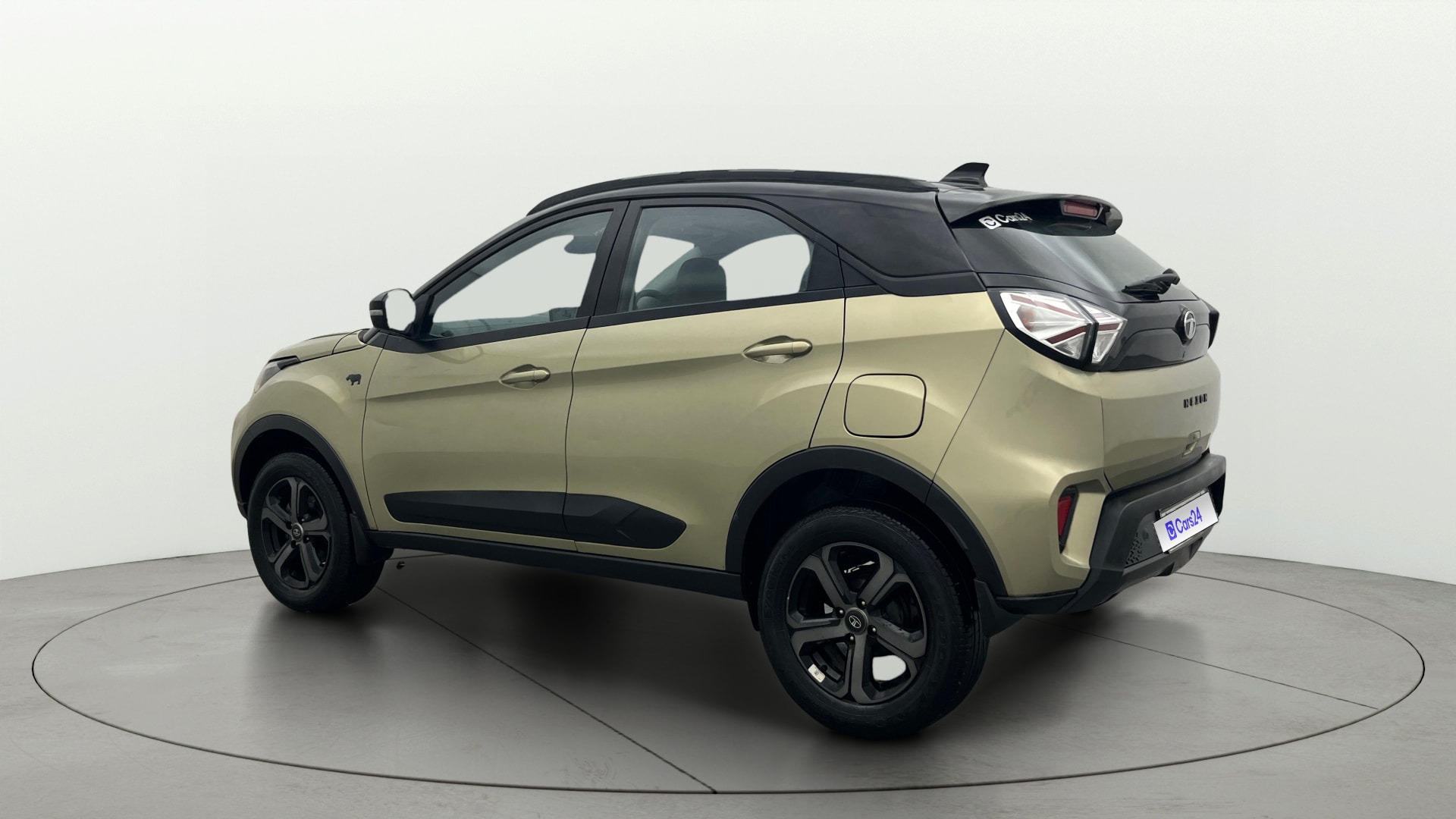 View 2022 Tata Nexon Revotron XE Image 2 Used 2022 Tata Nexon Revotron XE Image 2